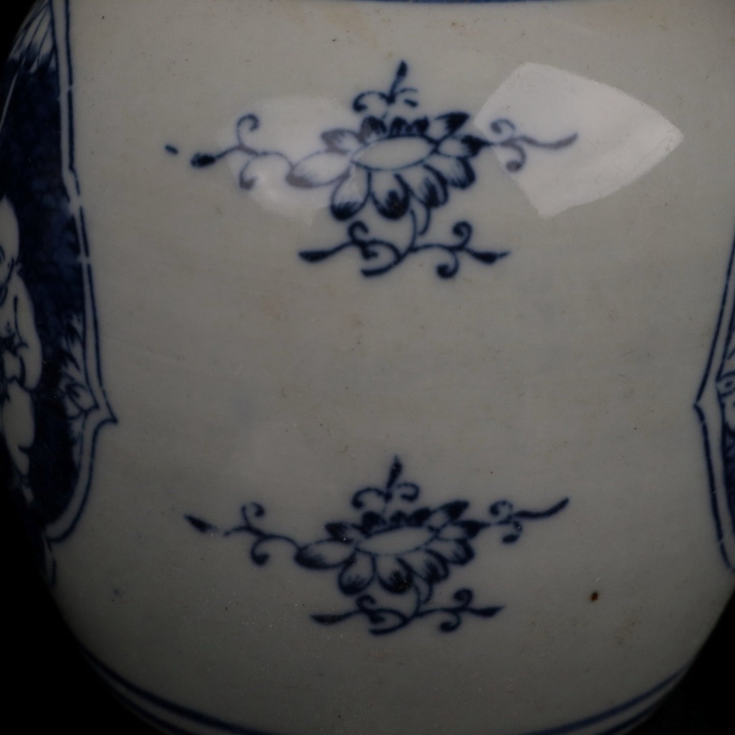 Blue and white twin noble son patterned small lid jar