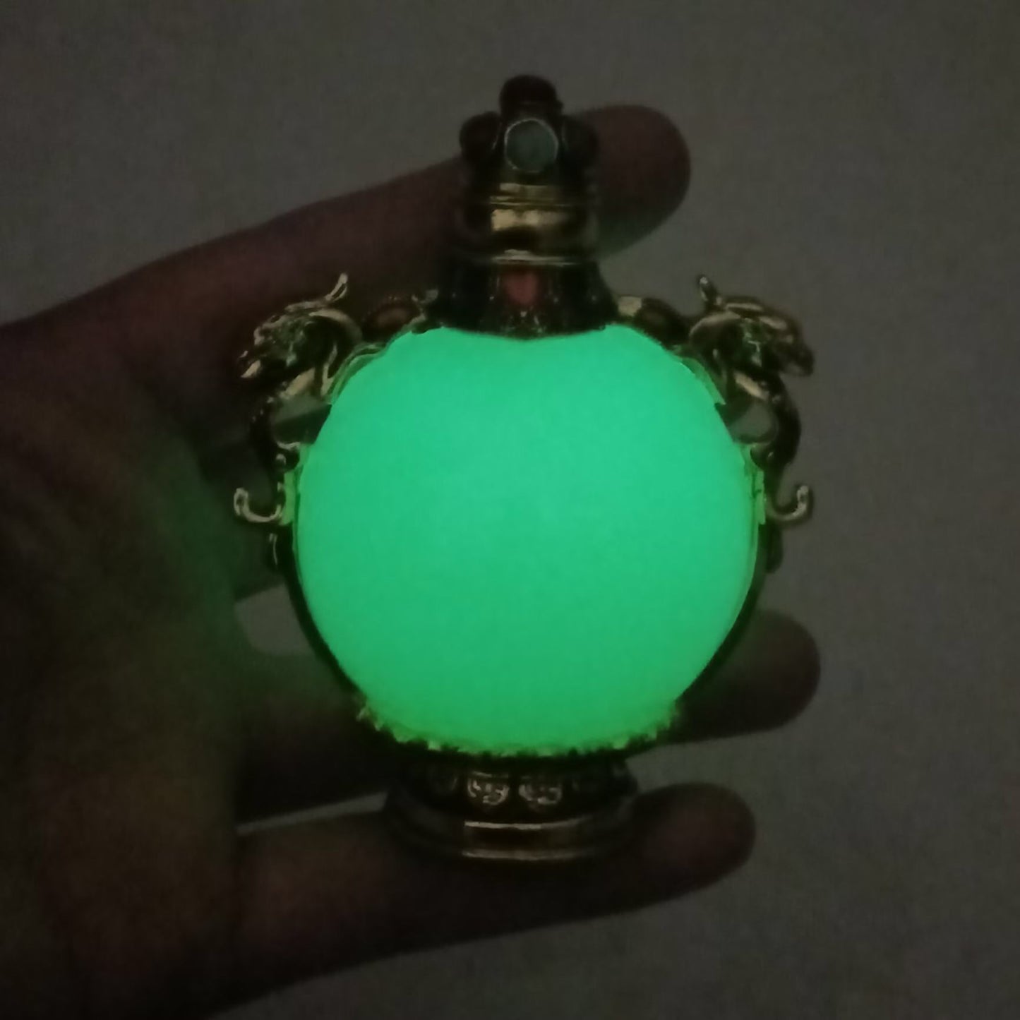 Chinese antique luminous ball snuff bottle