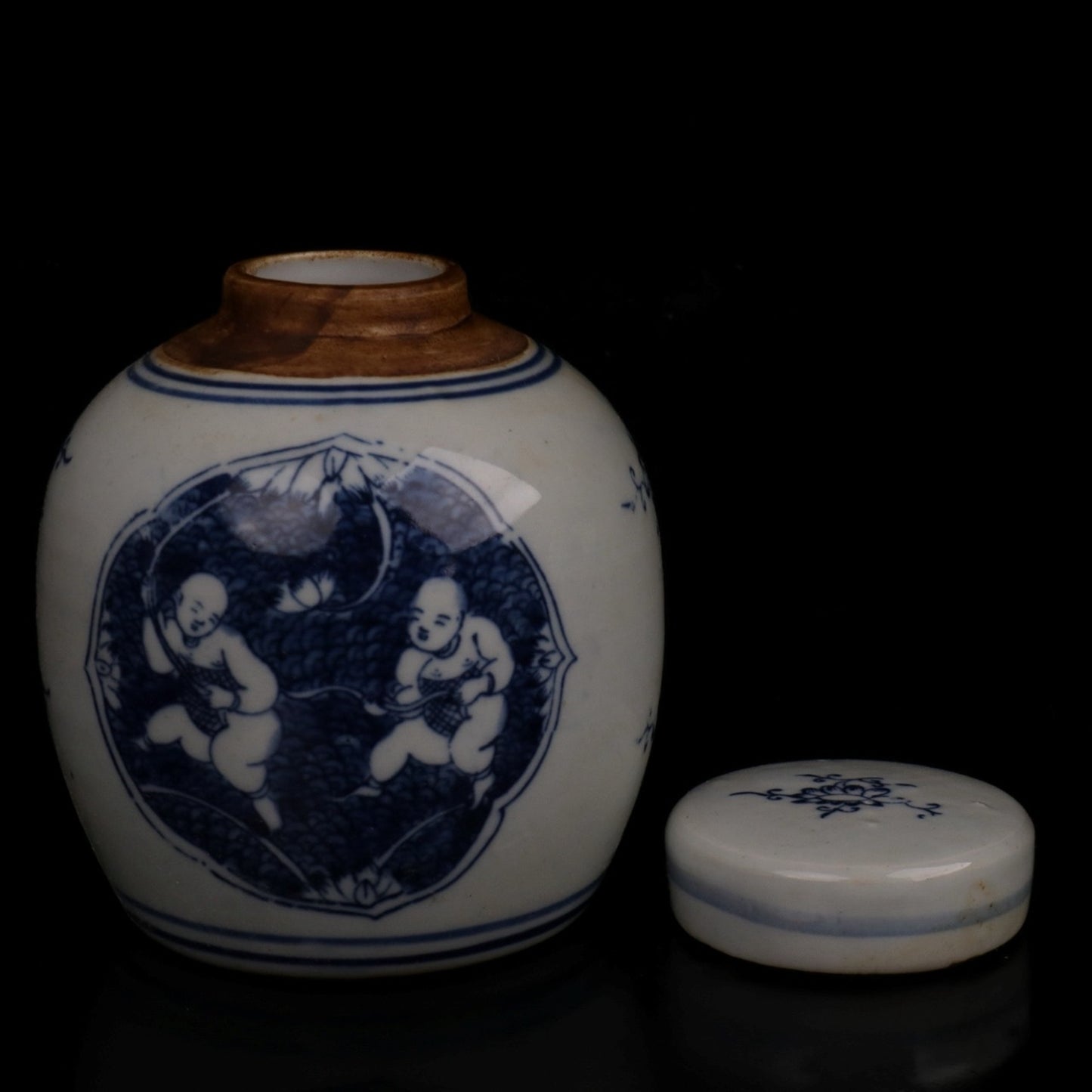 Blue and white twin noble son patterned small lid jar