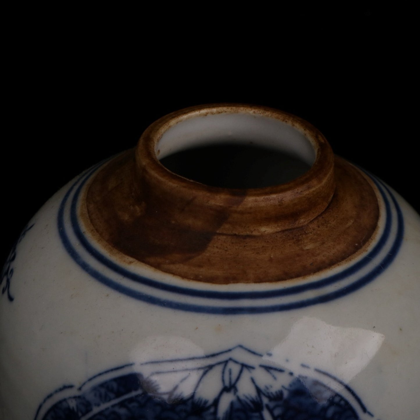 Blue and white twin noble son patterned small lid jar