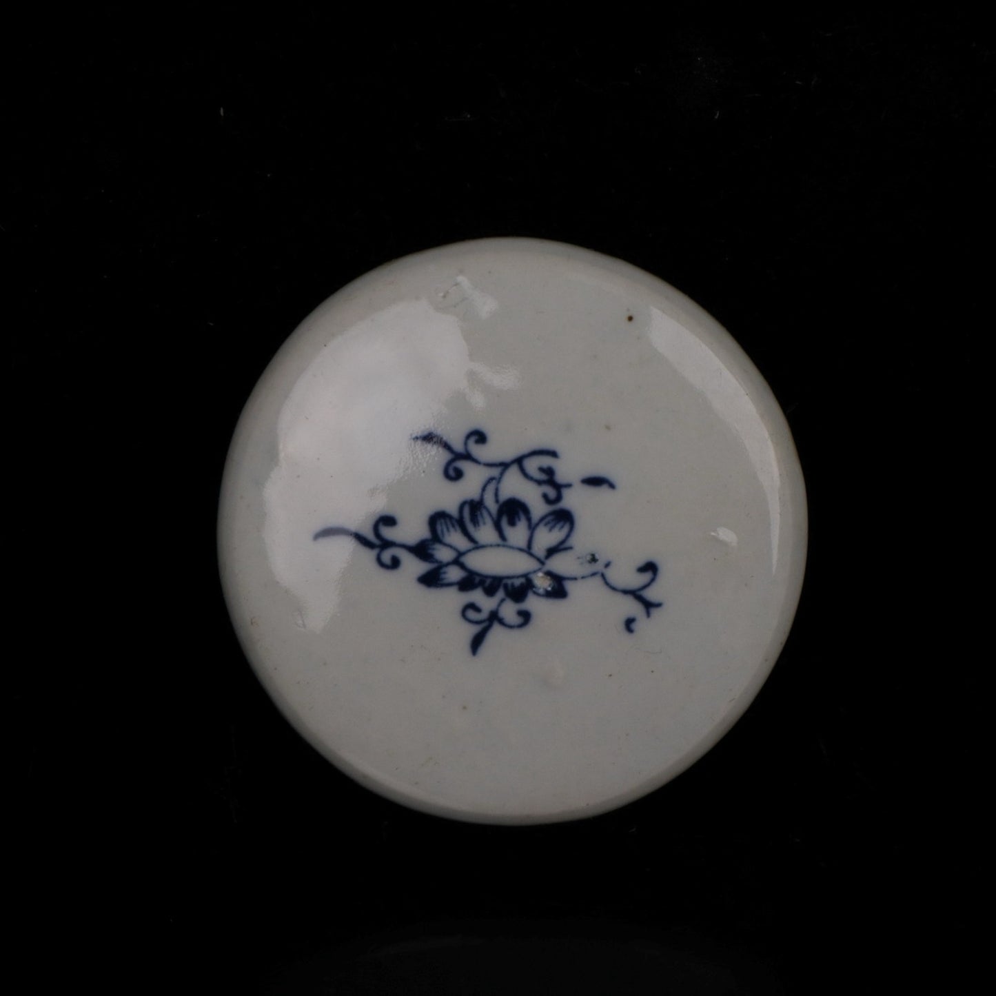 Blue and white twin noble son patterned small lid jar