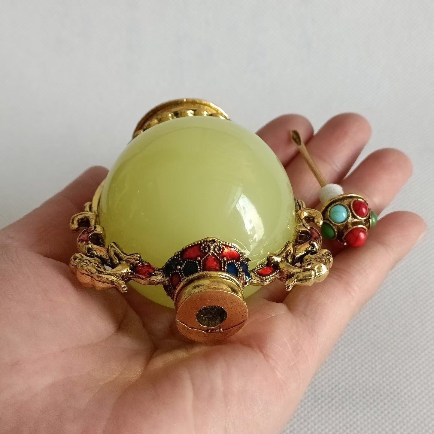 Chinese antique luminous ball snuff bottle
