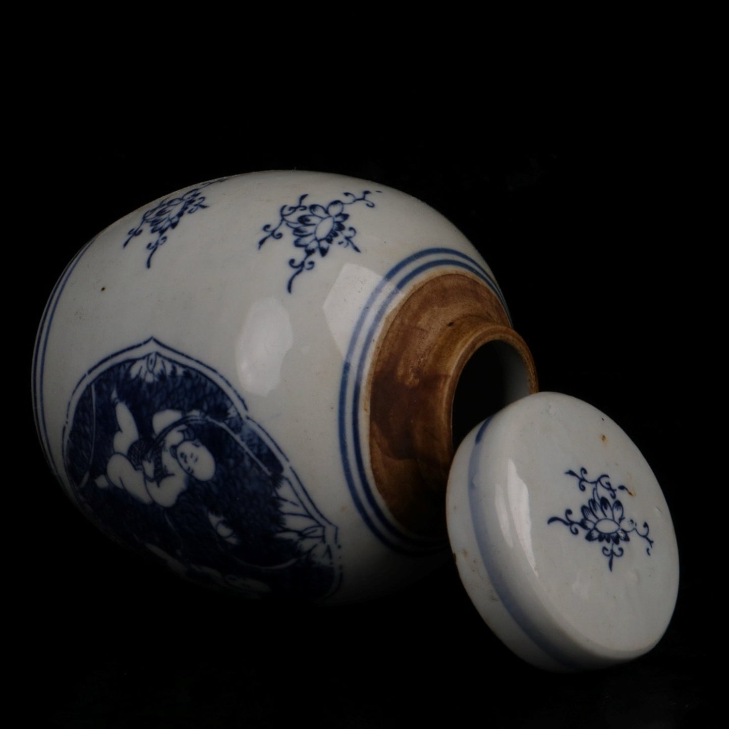 Blue and white twin noble son patterned small lid jar