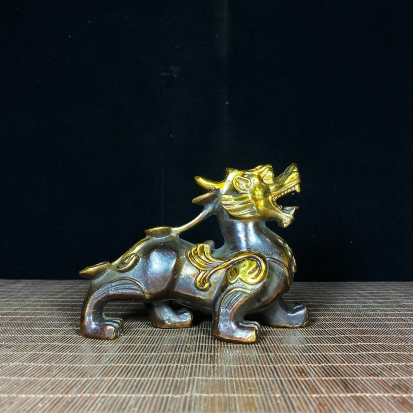 A pair of pure copper gilded Ruyi Pixiu