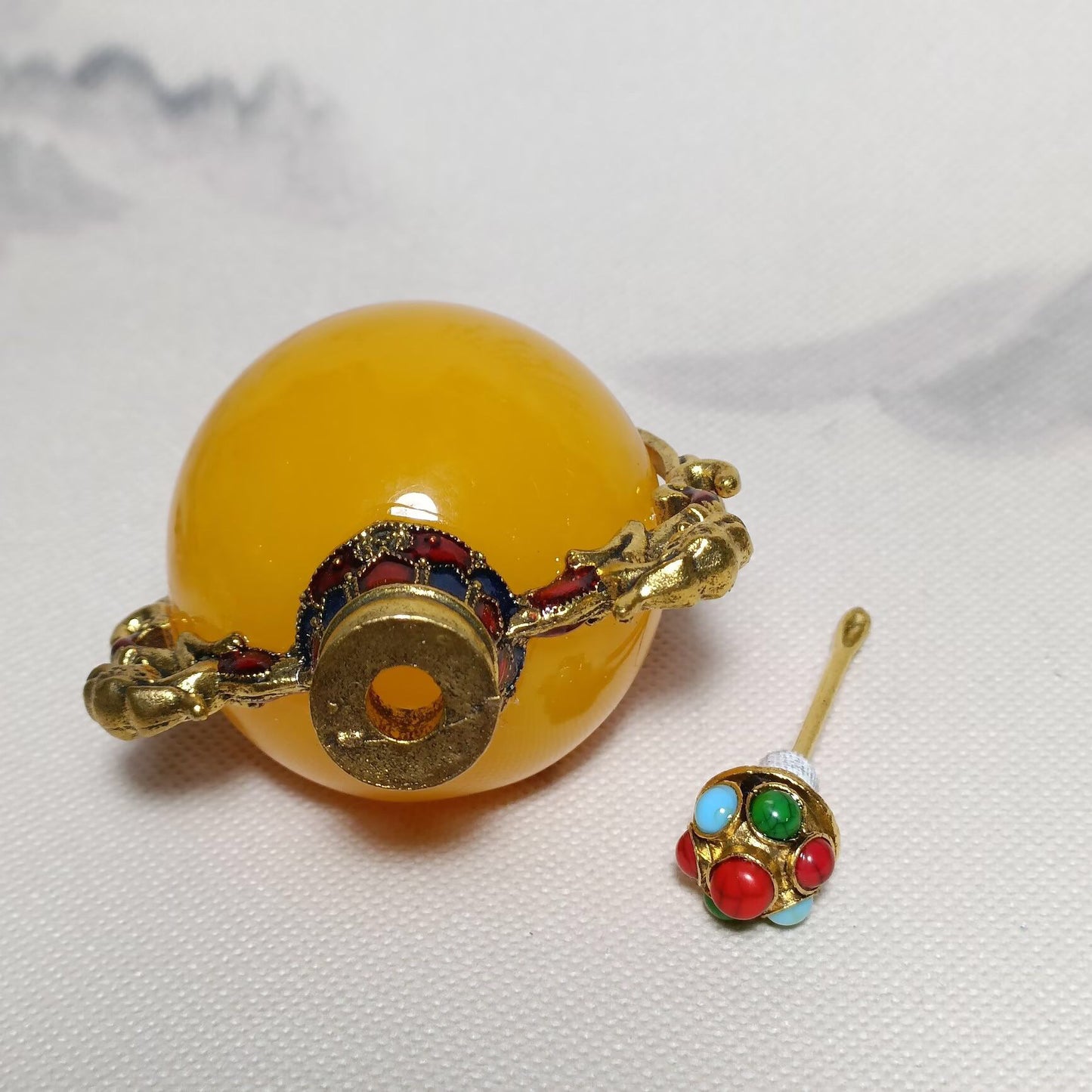 Chinese antique beeswax snuff bottle