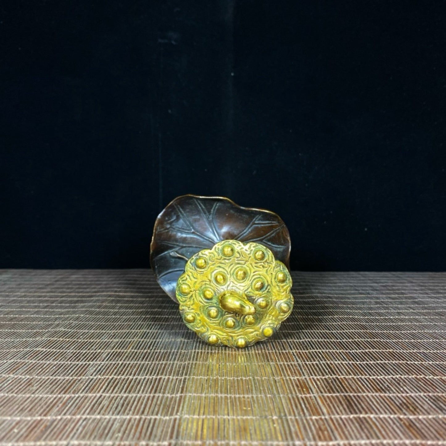Pure copper gold-plated frog lotus leaf, lotus pod, lotus root, fragrant path ornament