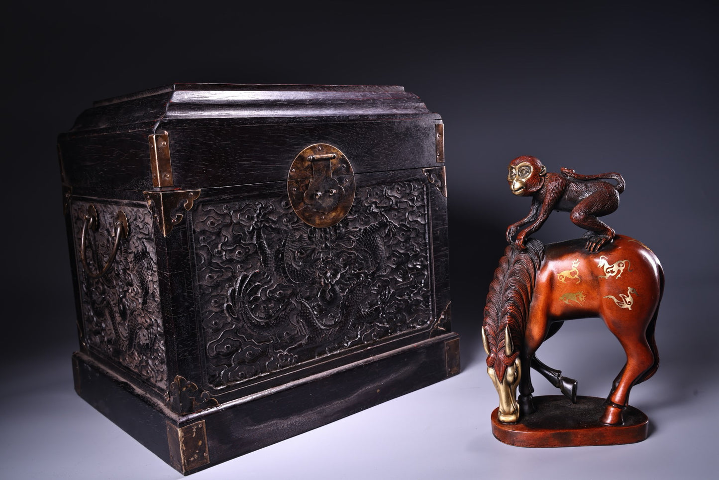 Chinese antique pure copper high relief carving, gilding, gilding, silver gilding, horse throat sealing