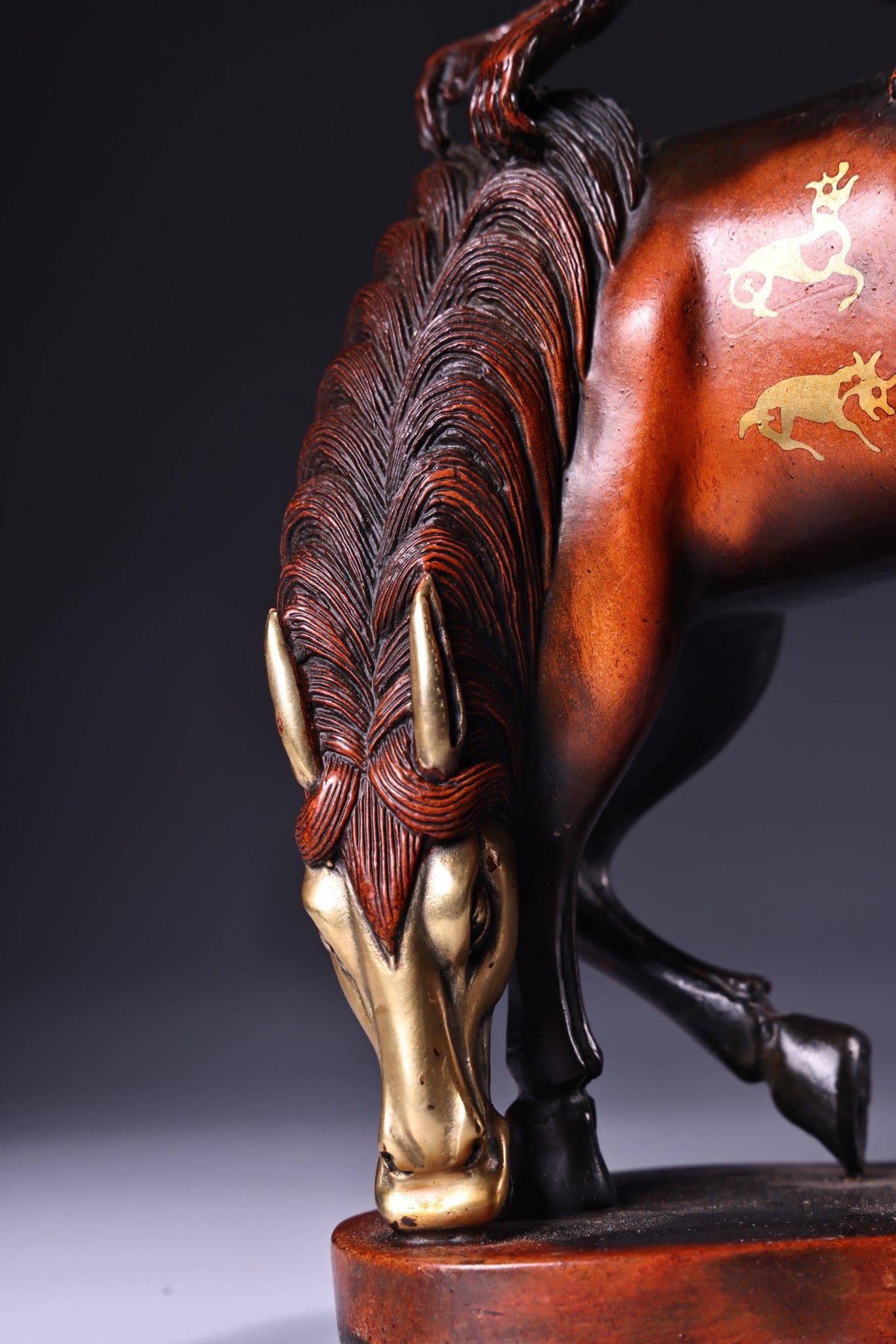 Chinese antique pure copper high relief carving, gilding, gilding, silver gilding, horse throat sealing