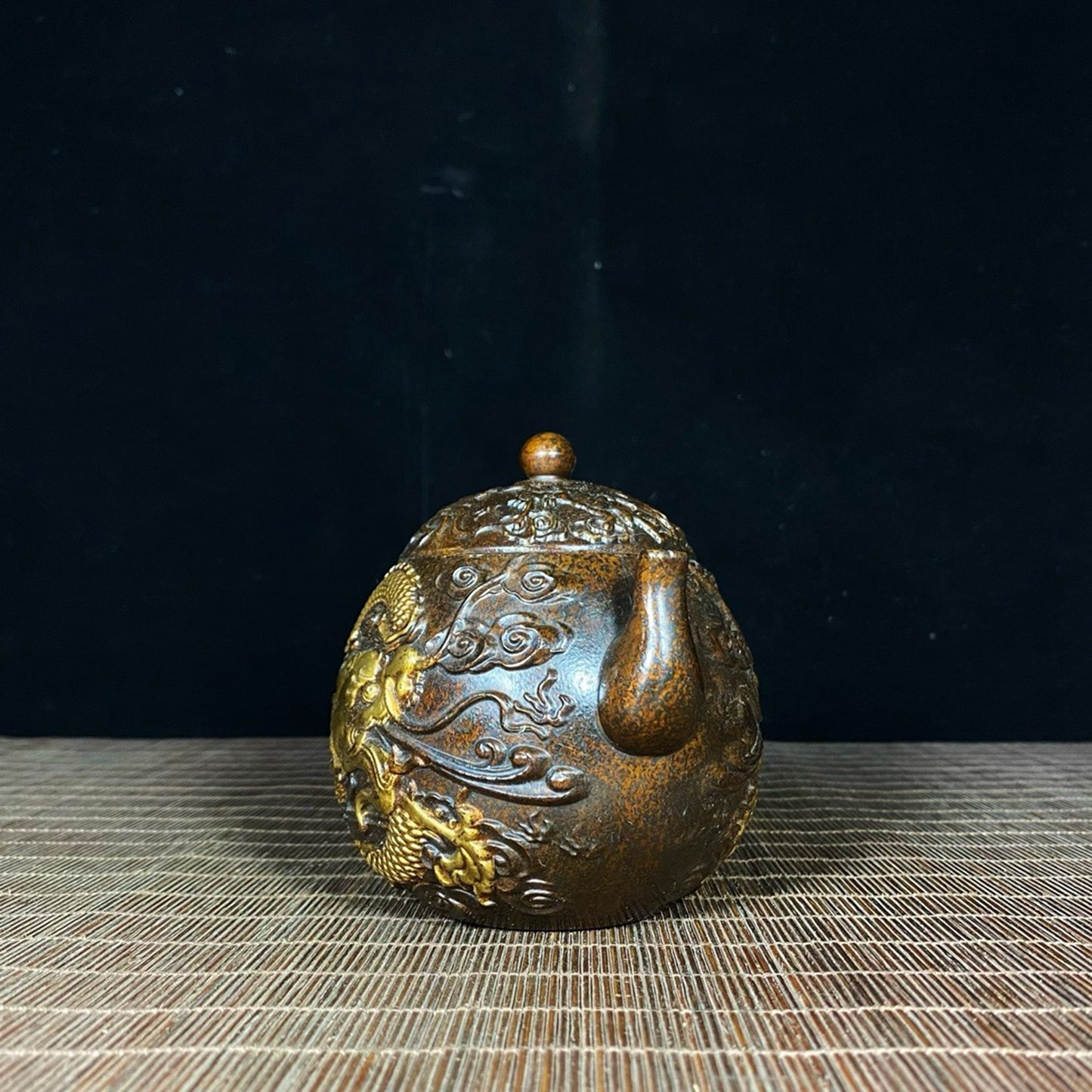 Pure copper gilded relief gold dragon auspicious cloud teapot