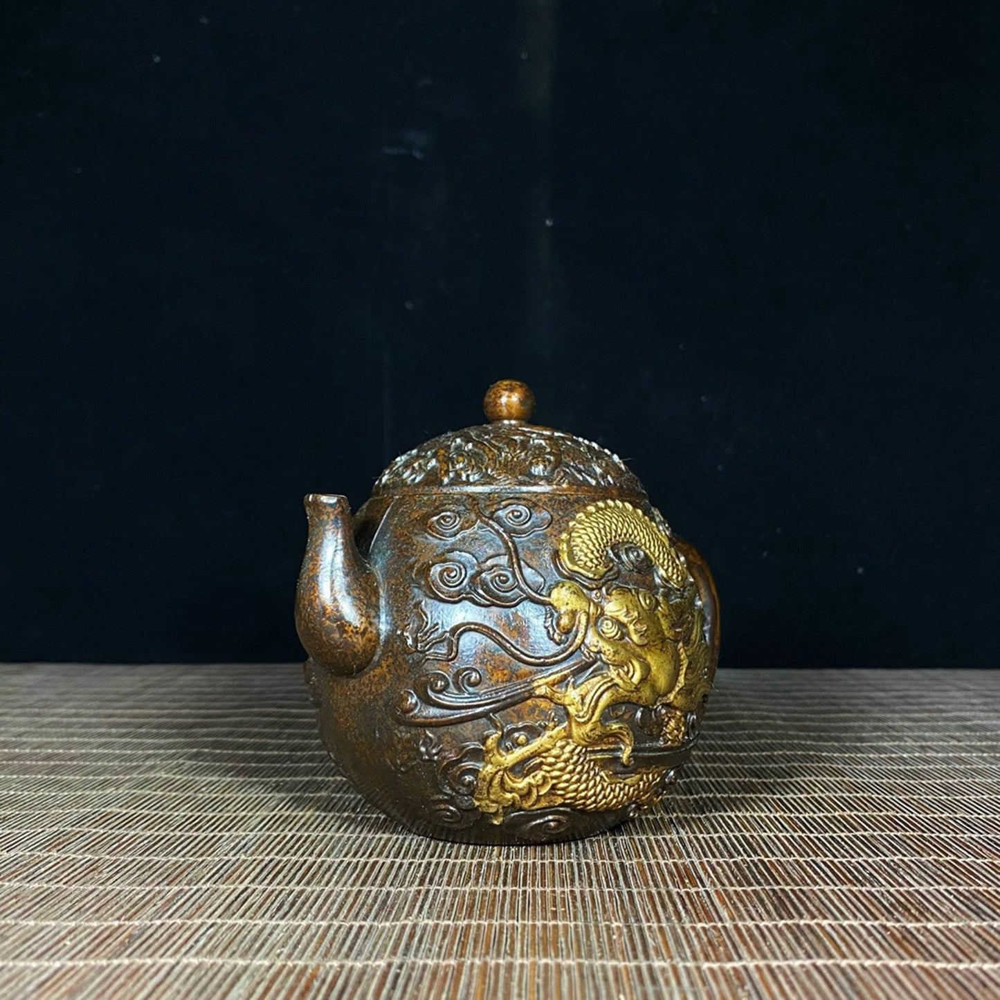Pure copper gilded relief gold dragon auspicious cloud teapot