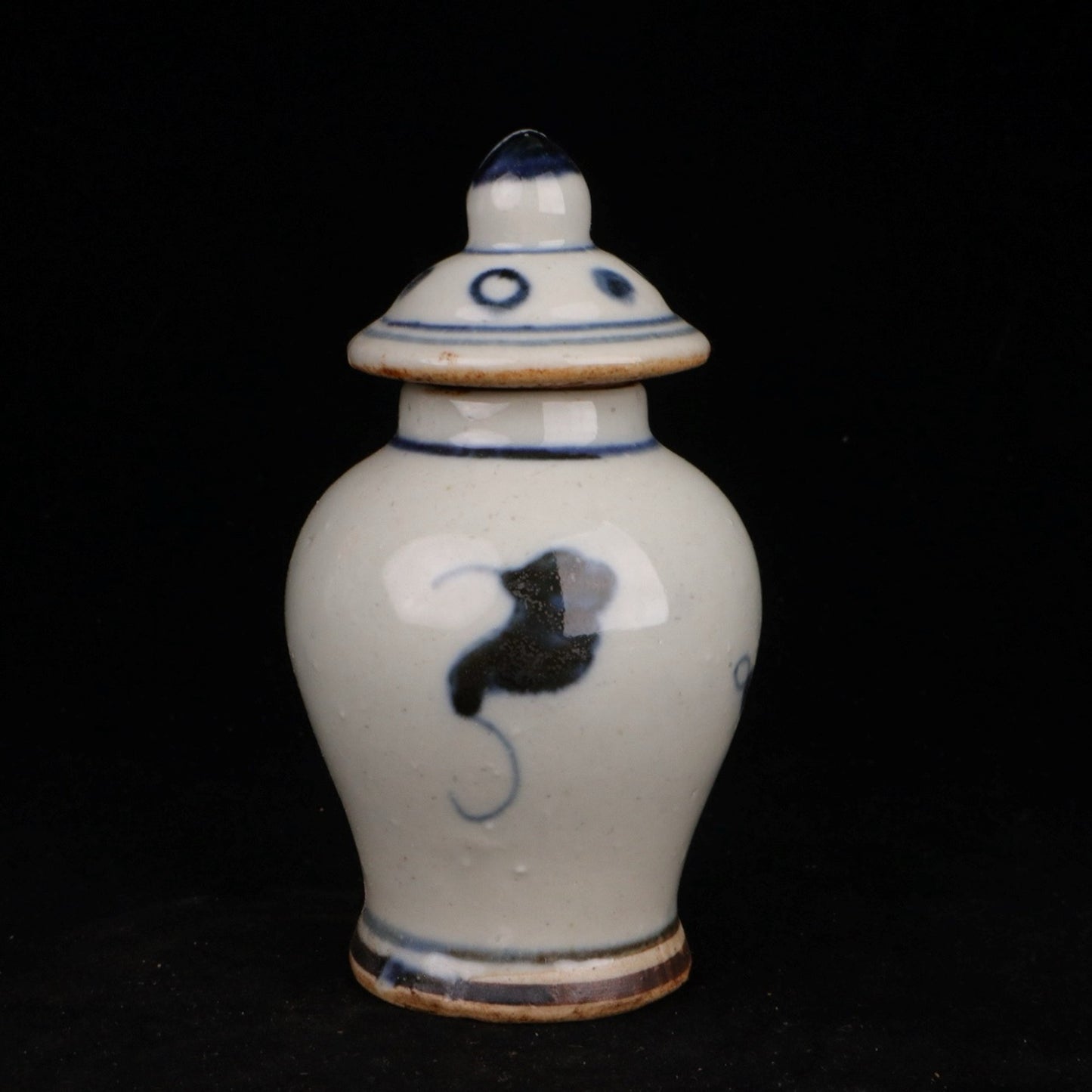 Blue and white small general military jars