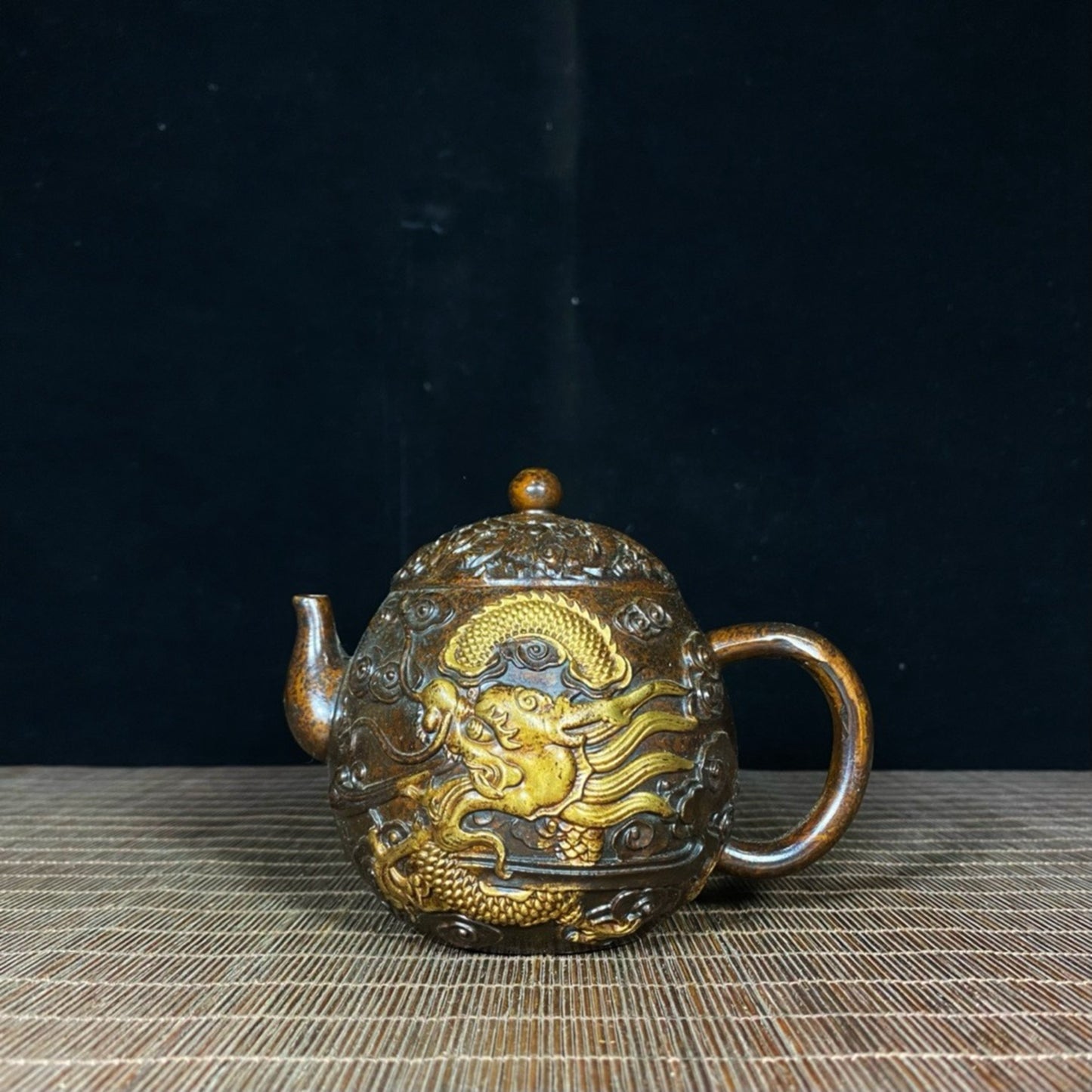 Pure copper gilded relief gold dragon auspicious cloud teapot