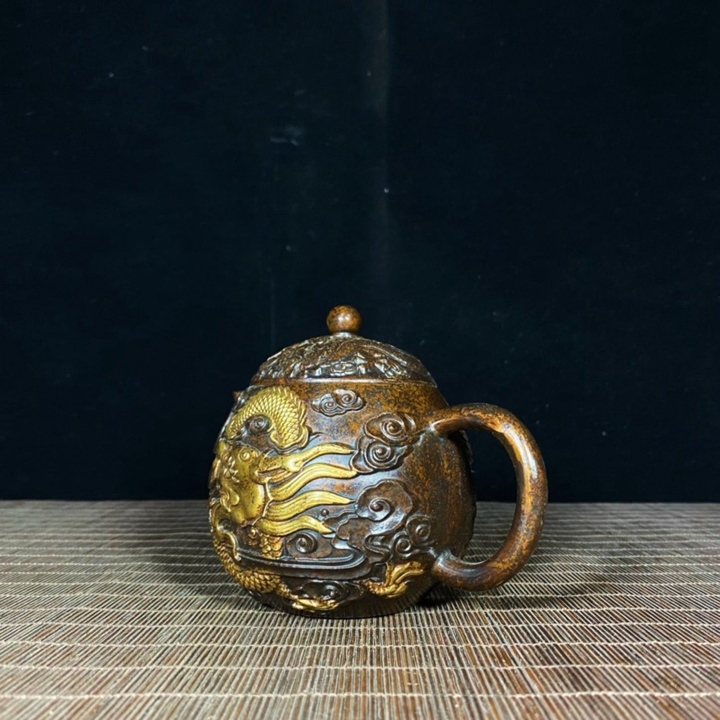 Pure copper gilded relief gold dragon auspicious cloud teapot
