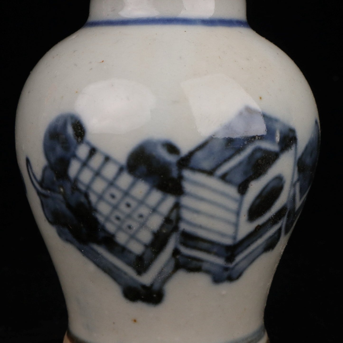 Blue and white small general military jars