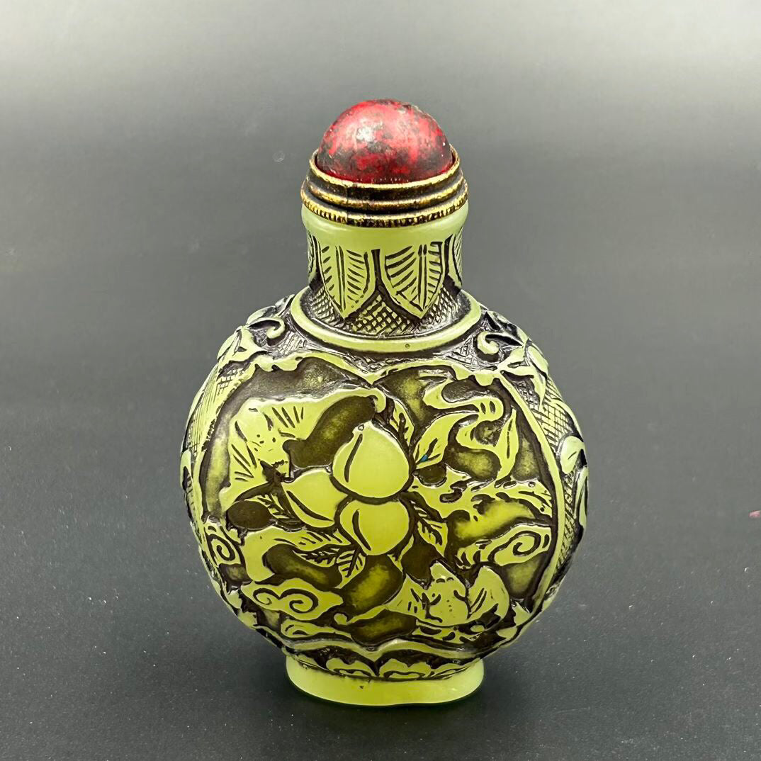 Chinese antique luminous snuff bottle