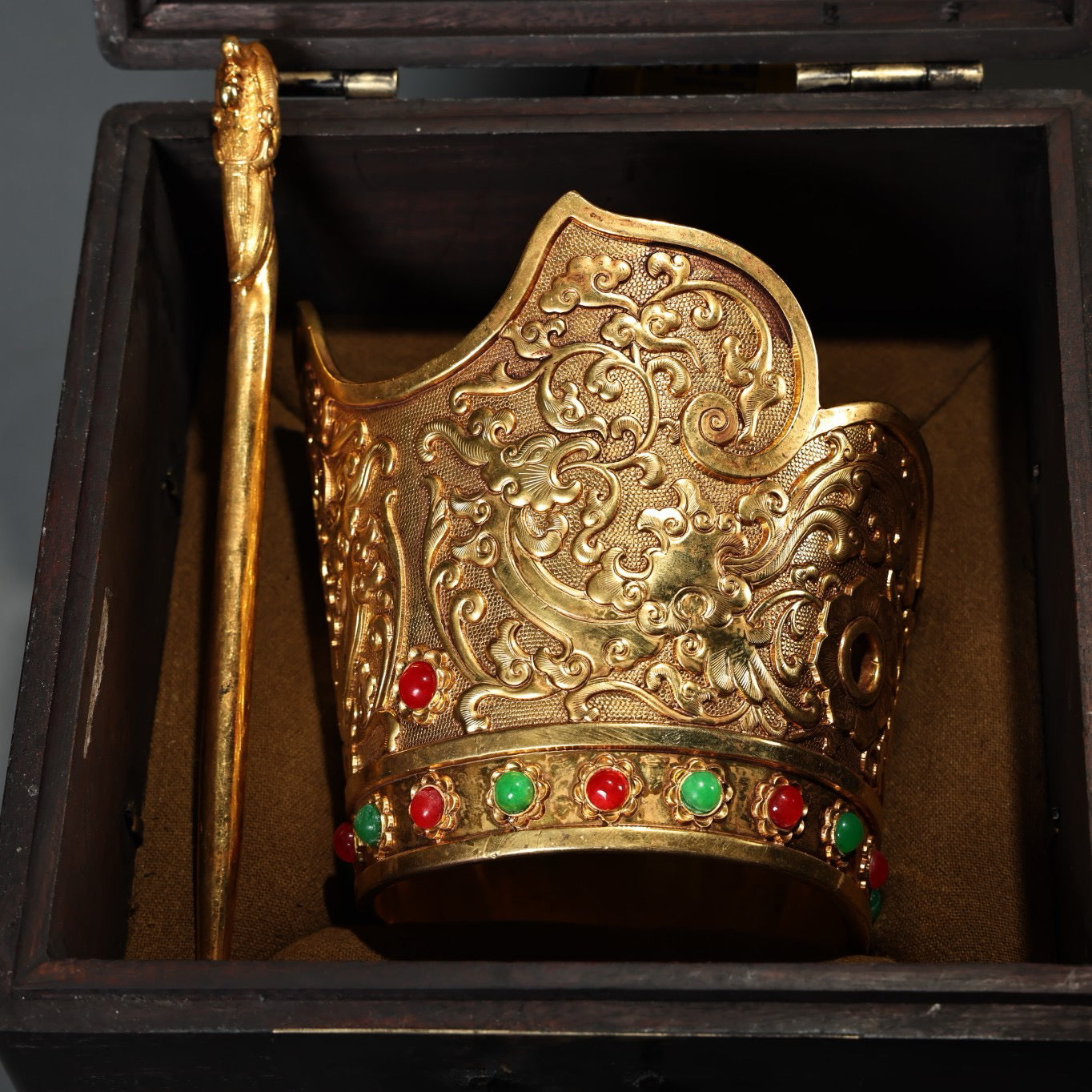Chinese Antique Collection Pure Copper High Relief Carving with Gilded Gold Phoenix Crown