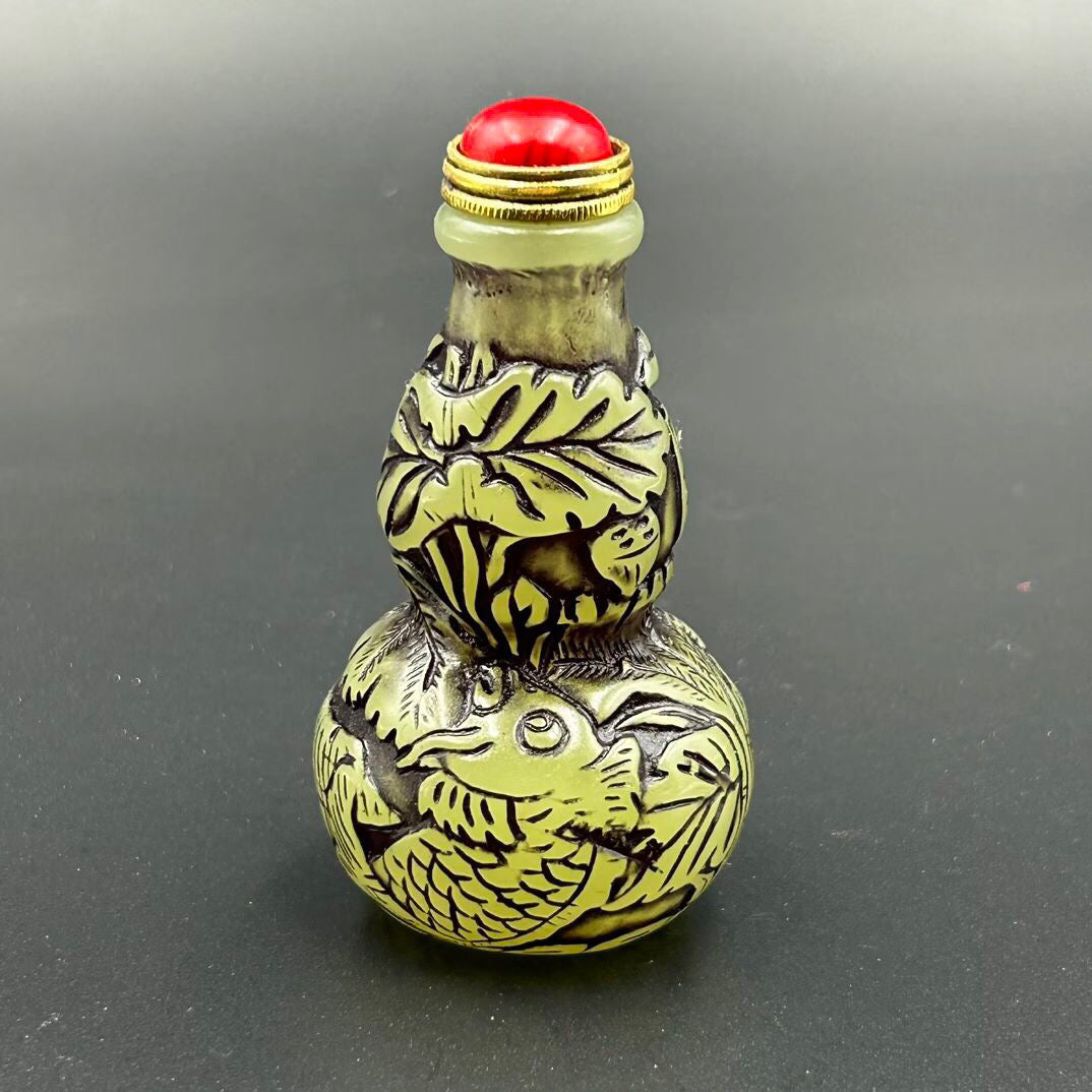 Chinese antique luminous snuff bottle