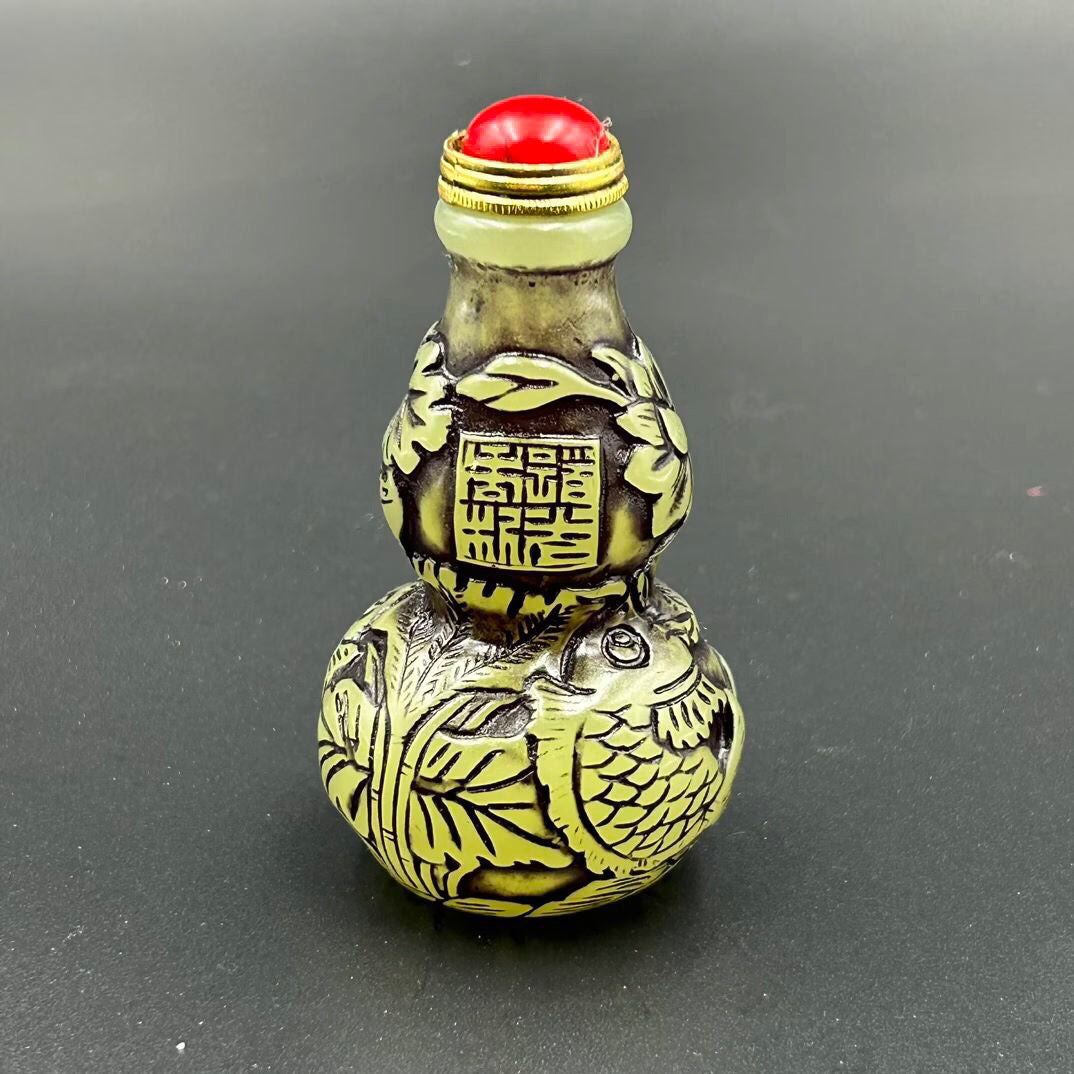 Chinese antique luminous snuff bottle