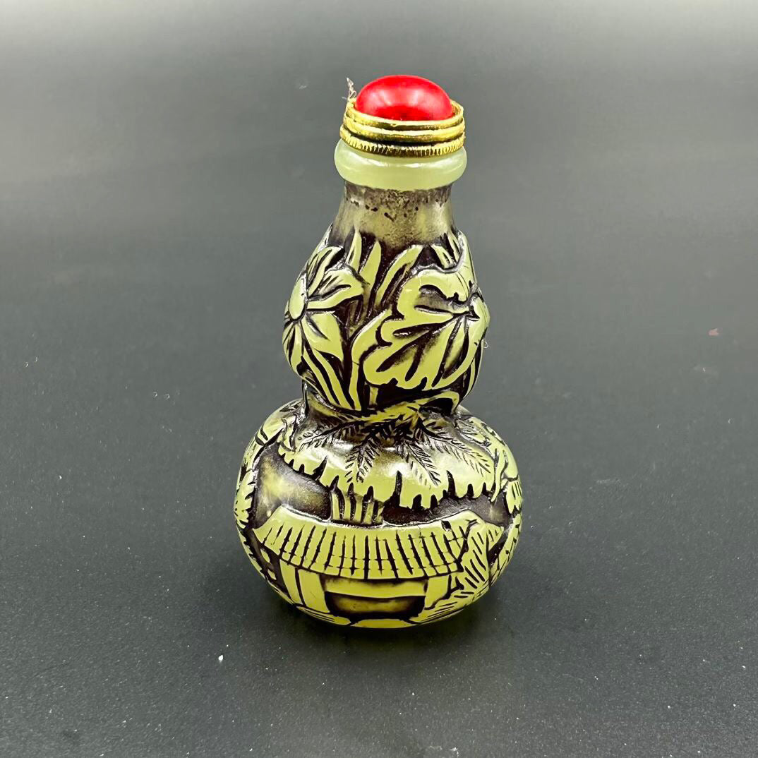 Chinese antique luminous snuff bottle