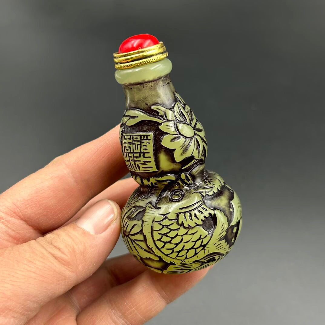 Chinese antique luminous snuff bottle