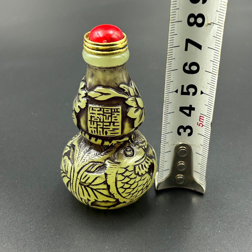 Chinese antique luminous snuff bottle