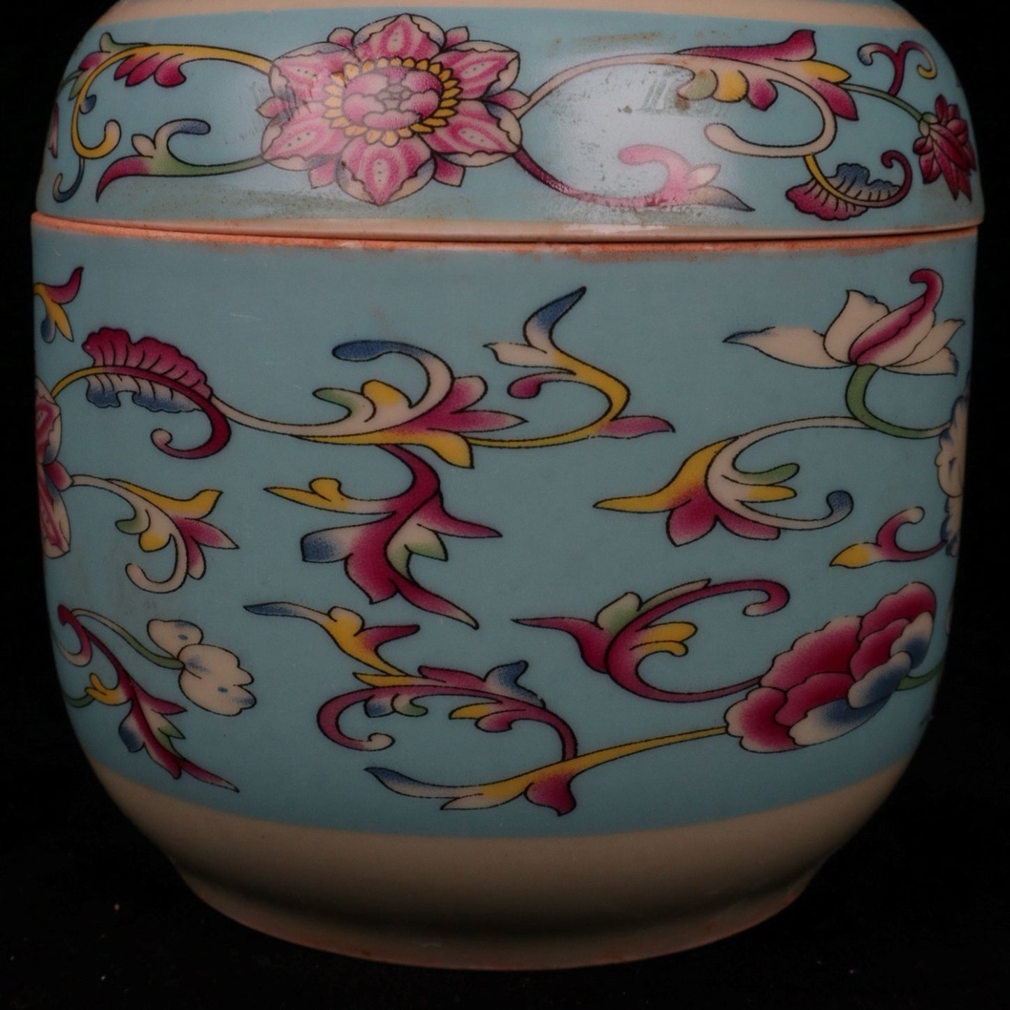 Blue and pink small ginseng jar