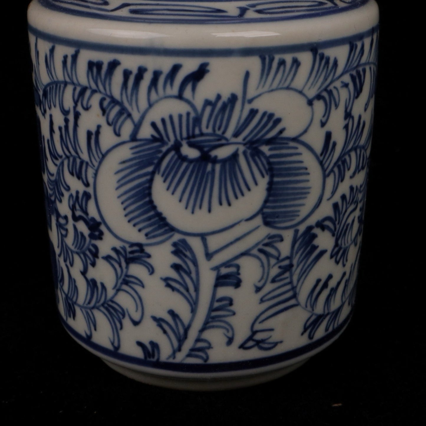 Blue and white tea jar with the character of Xiaoxi