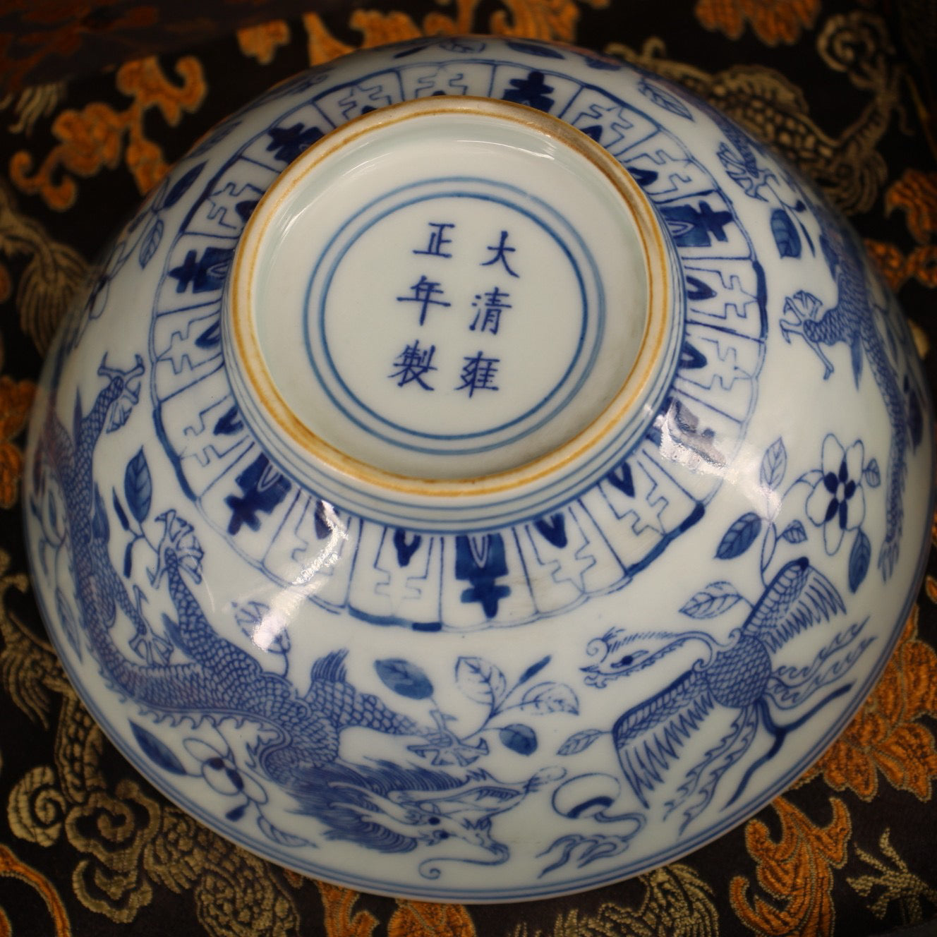 A pair of pure handmade blue and white dragon and phoenix porcelain bowls for collecting Chinese antiques