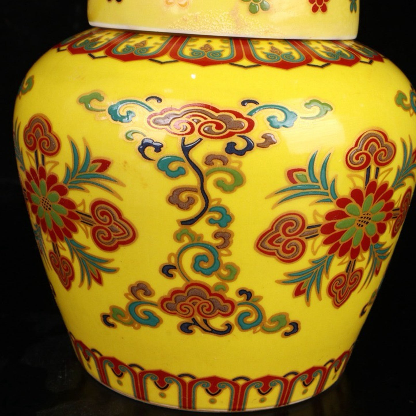 Mingcheng style Doucai Tianzi jar