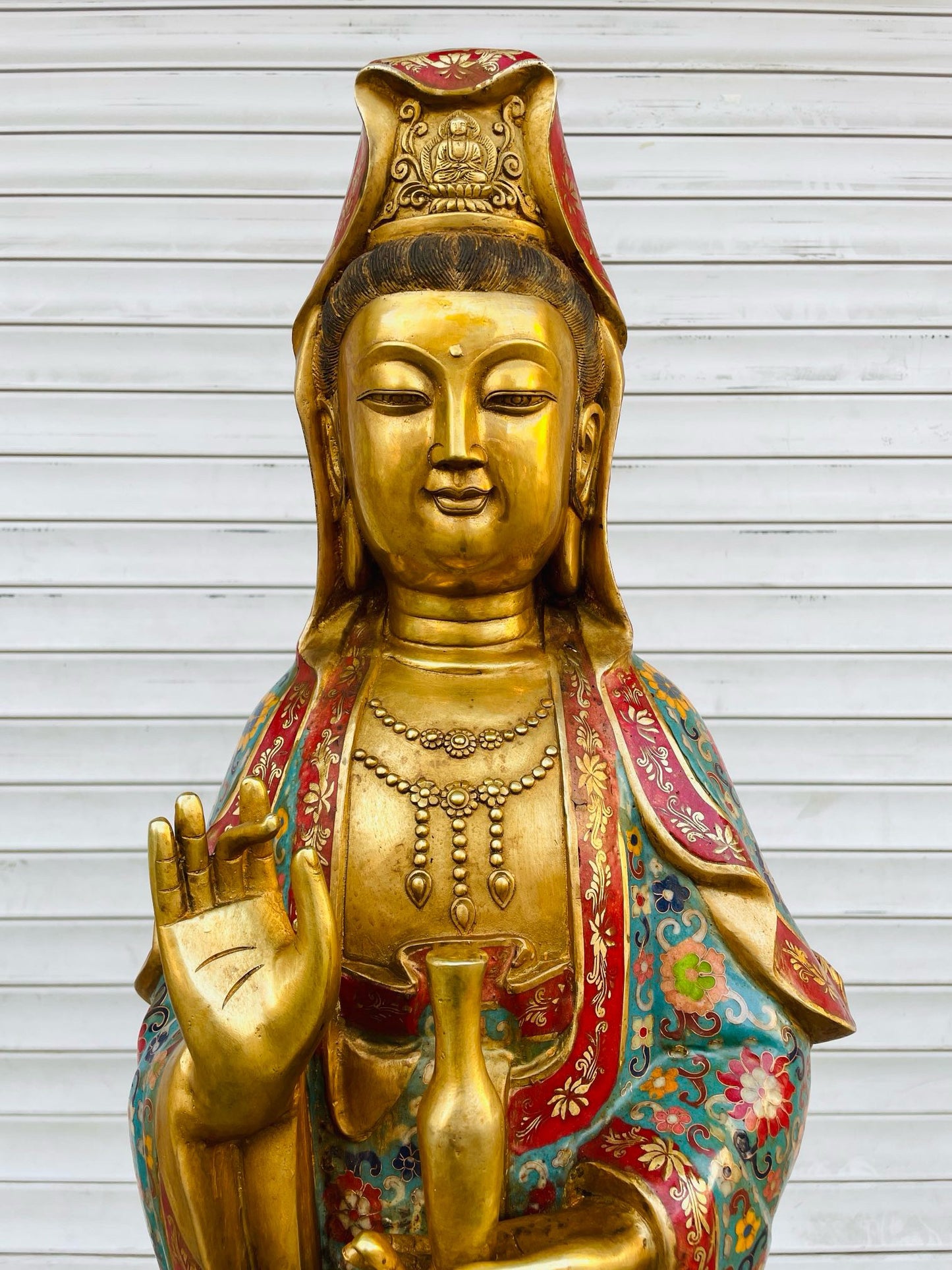 A copper gilded cloisonn é [Pure Bottle Guanyin Bodhisattva] statue