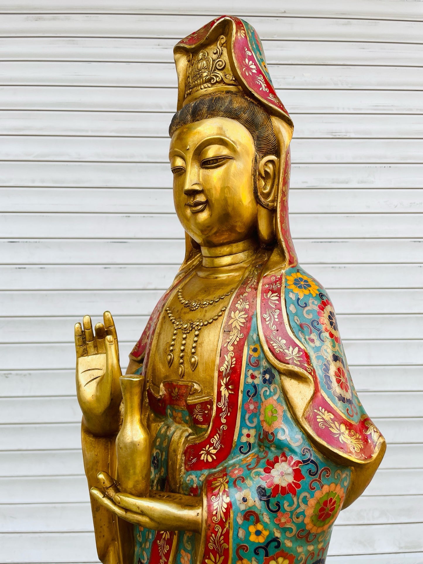 A copper gilded cloisonn é [Pure Bottle Guanyin Bodhisattva] statue