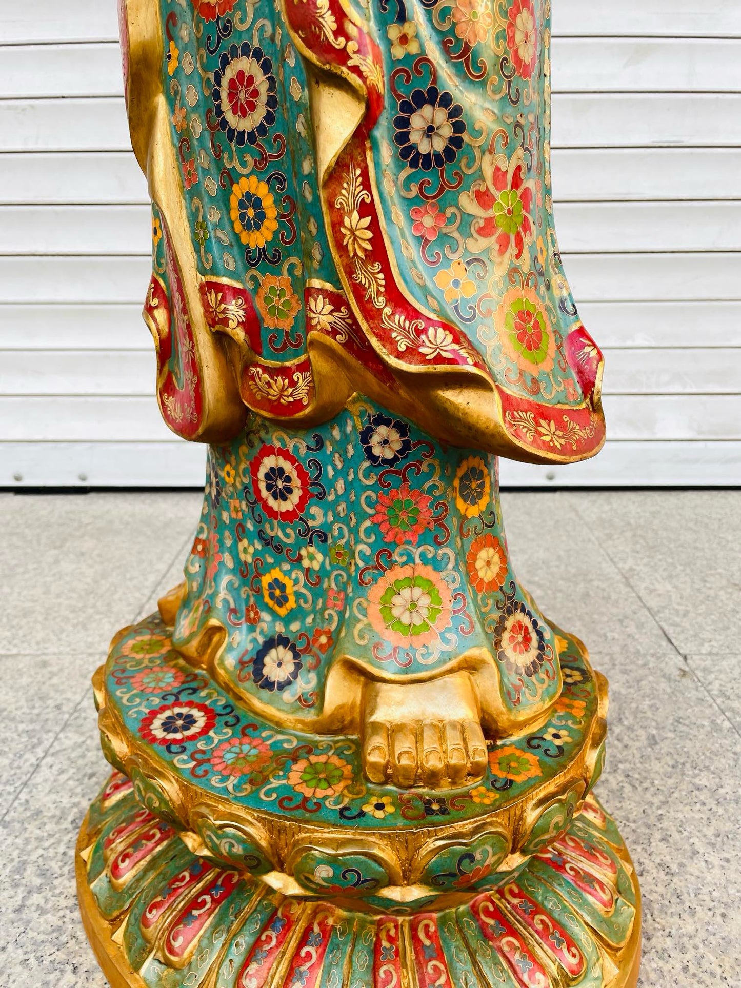 A copper gilded cloisonn é [Pure Bottle Guanyin Bodhisattva] statue