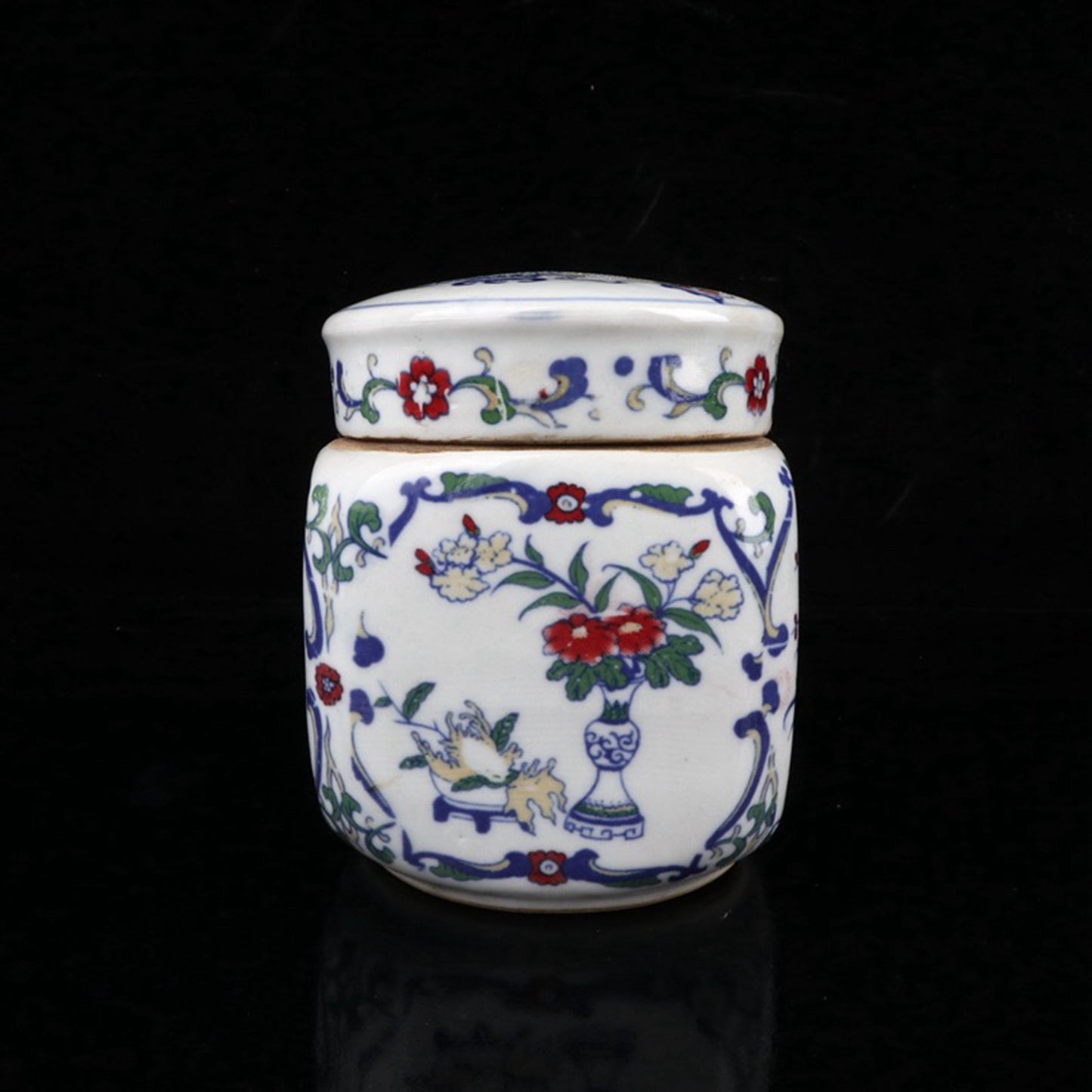 Doucai Bo Gu Wen Si Fang Tan