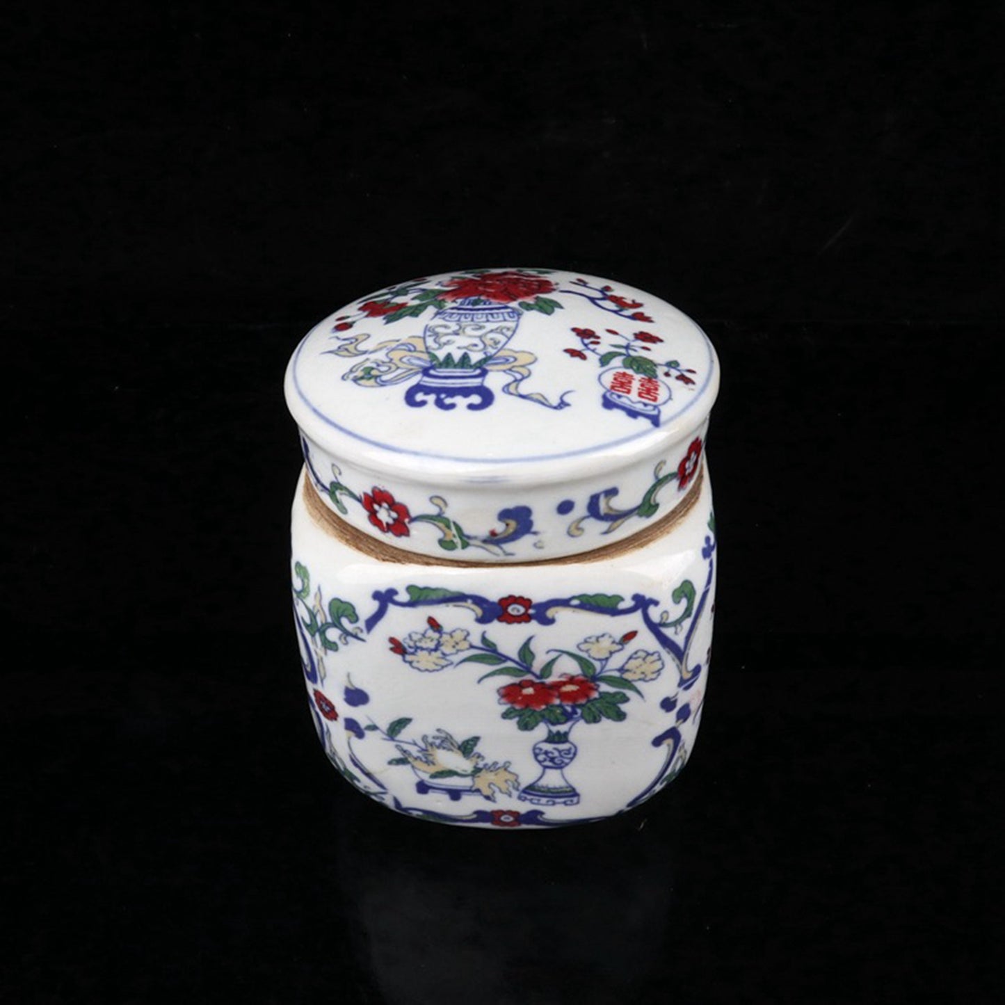 Doucai Bo Gu Wen Si Fang Tan