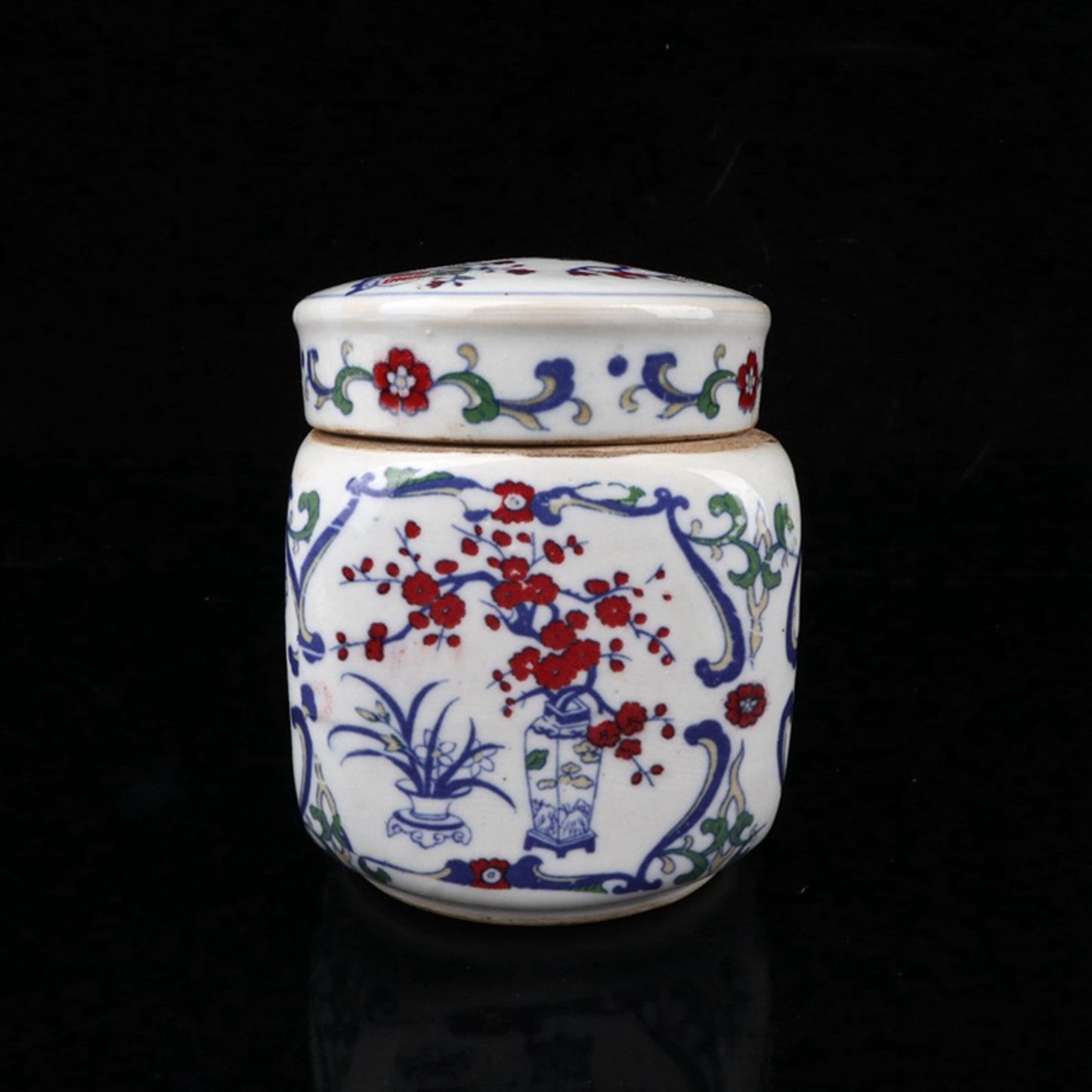 Doucai Bo Gu Wen Si Fang Tan