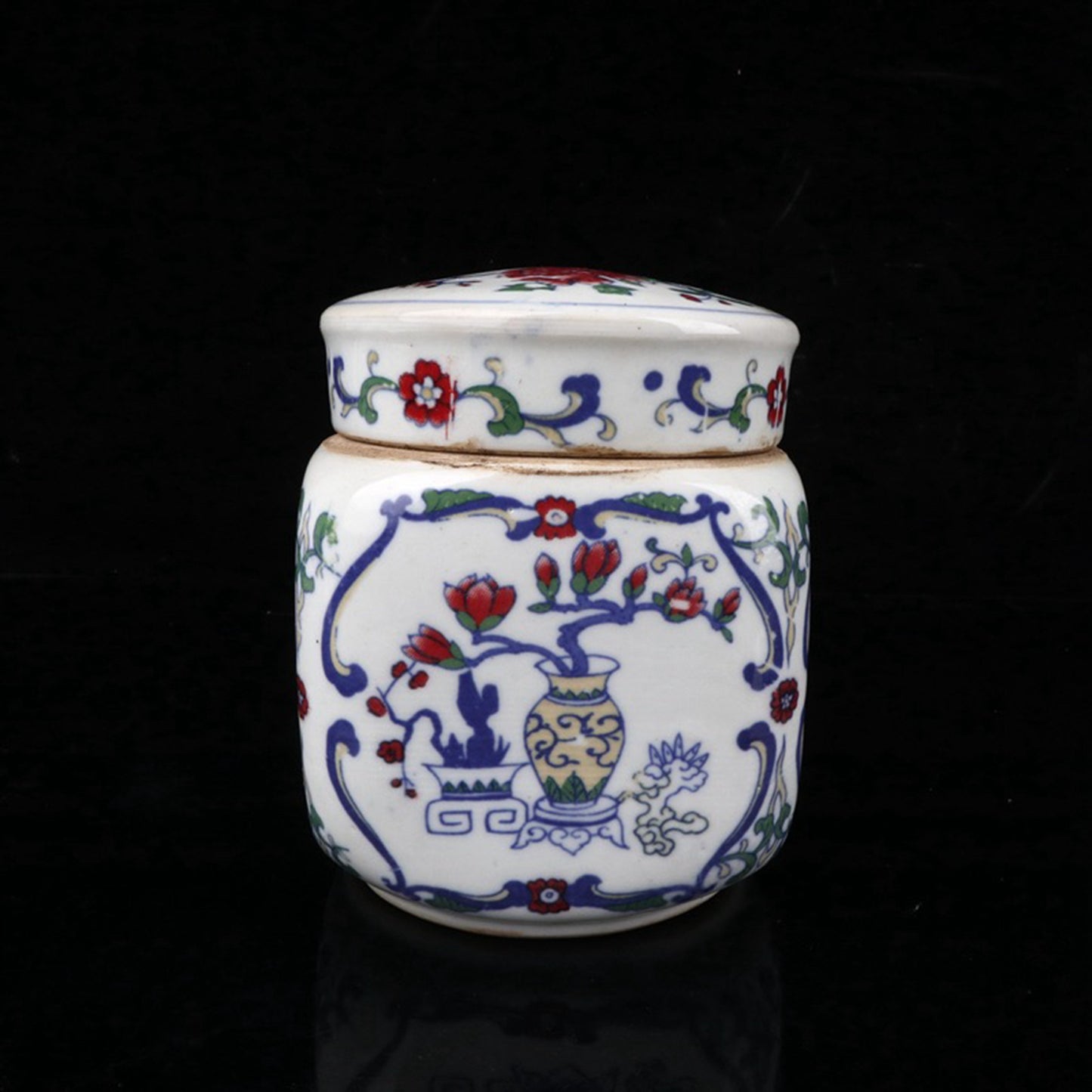 Doucai Bo Gu Wen Si Fang Tan