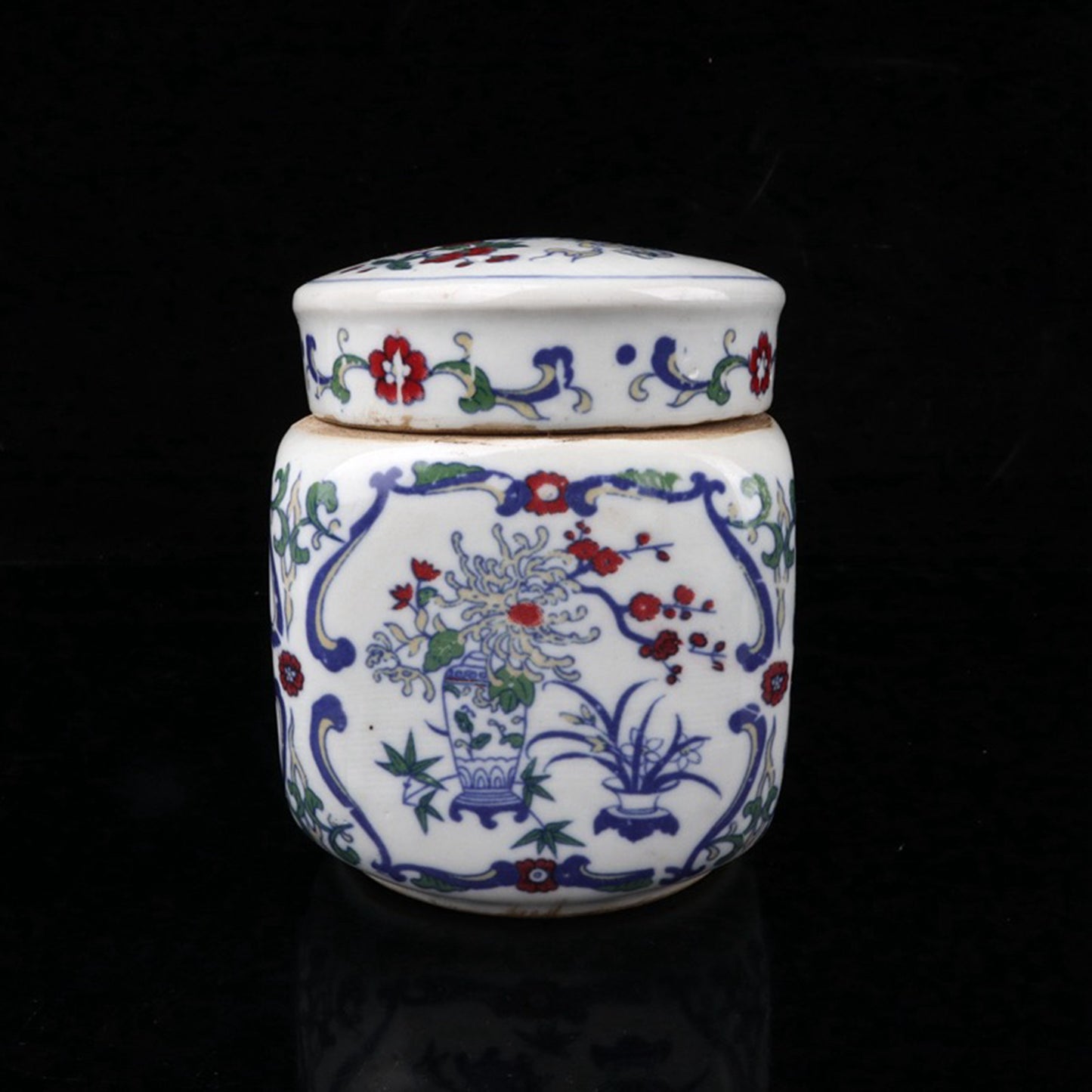 Doucai Bo Gu Wen Si Fang Tan