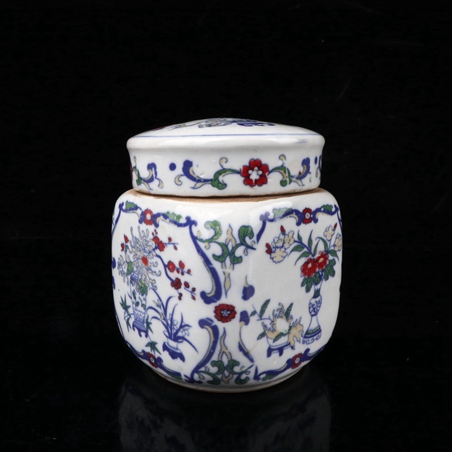 Doucai Bo Gu Wen Si Fang Tan