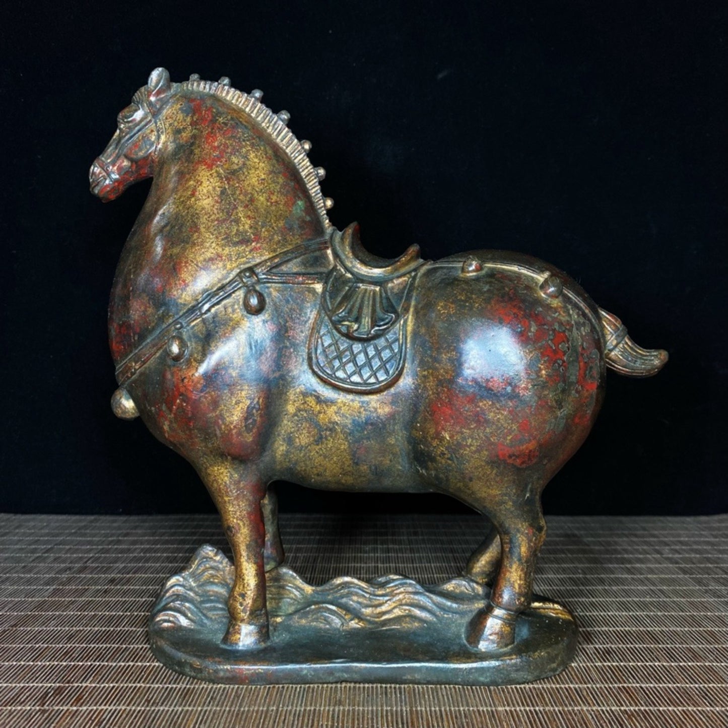 Old copper tire mud golden horse