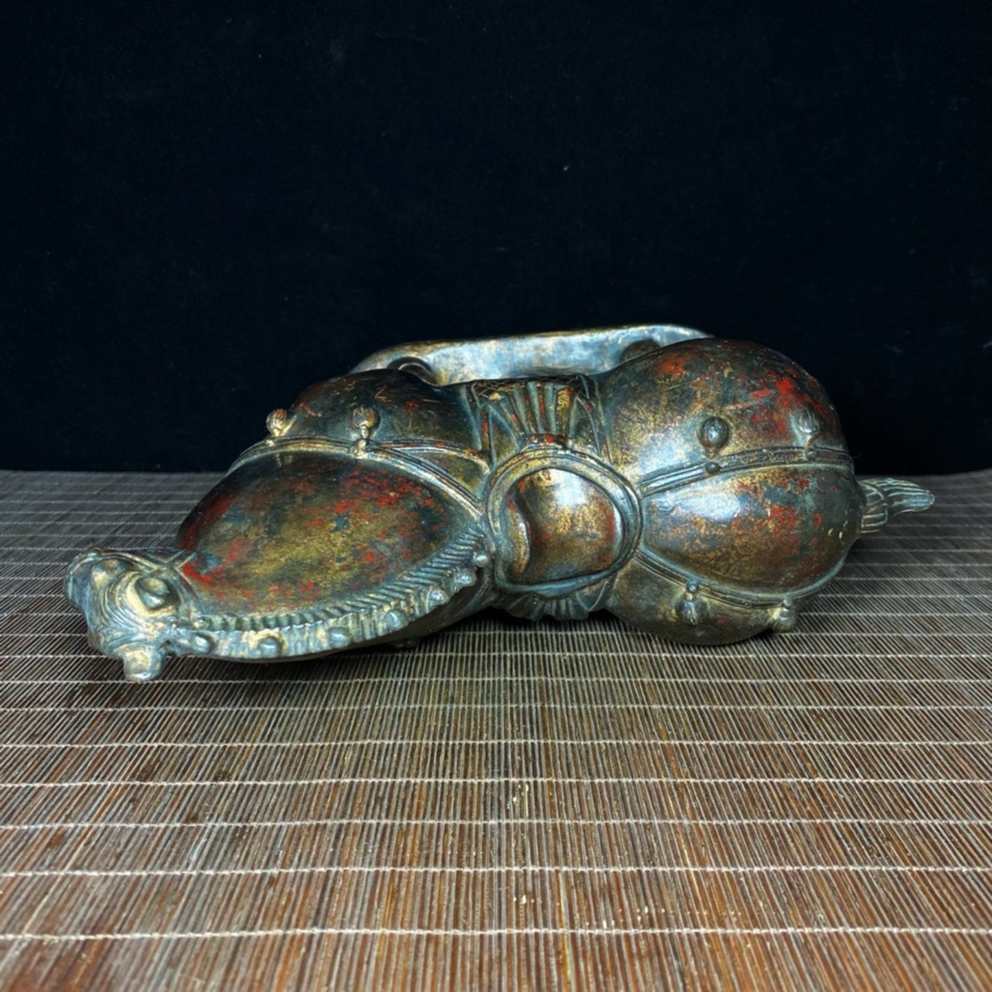 Old copper tire mud golden horse