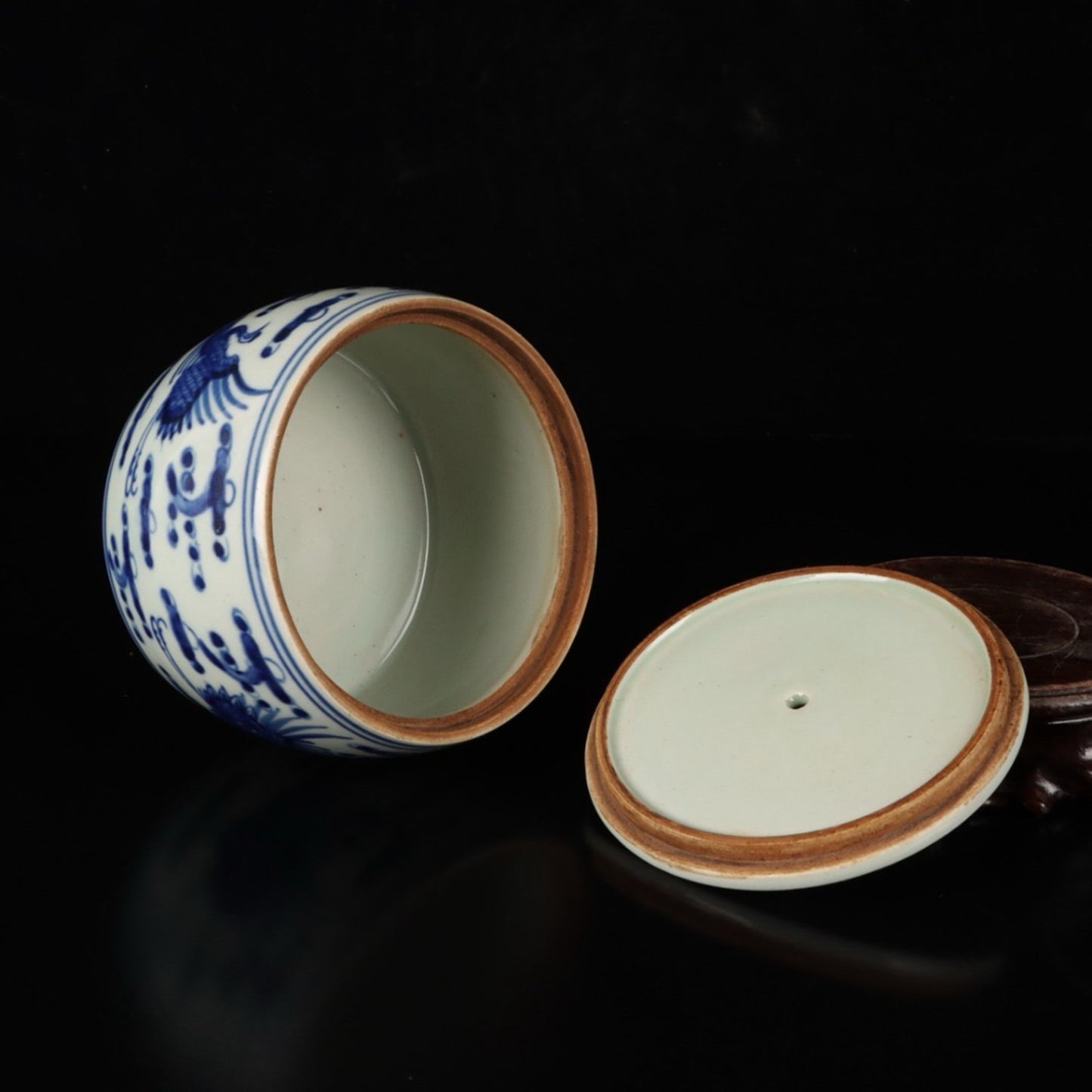 Blue and white fairy crane patterned cricket jar