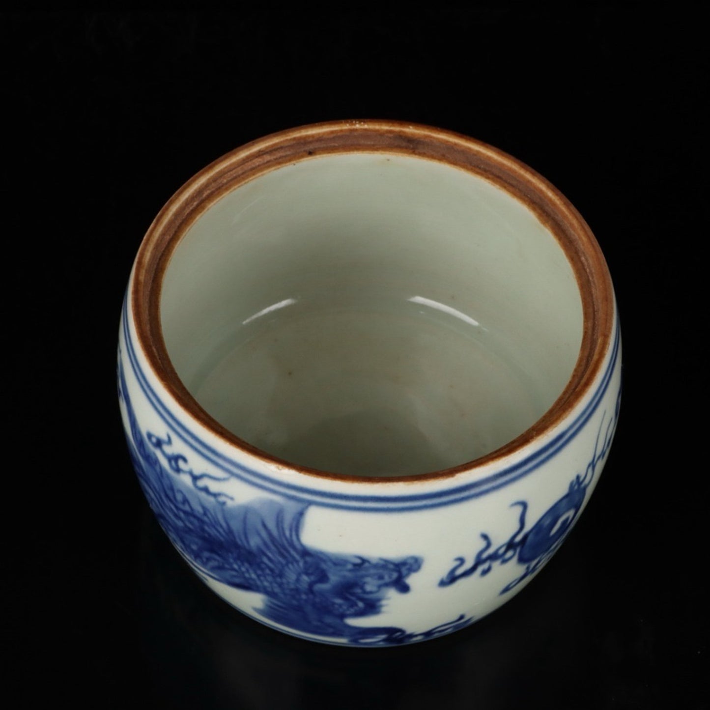 Blue and white dragon and phoenix auspicious pattern cricket jar