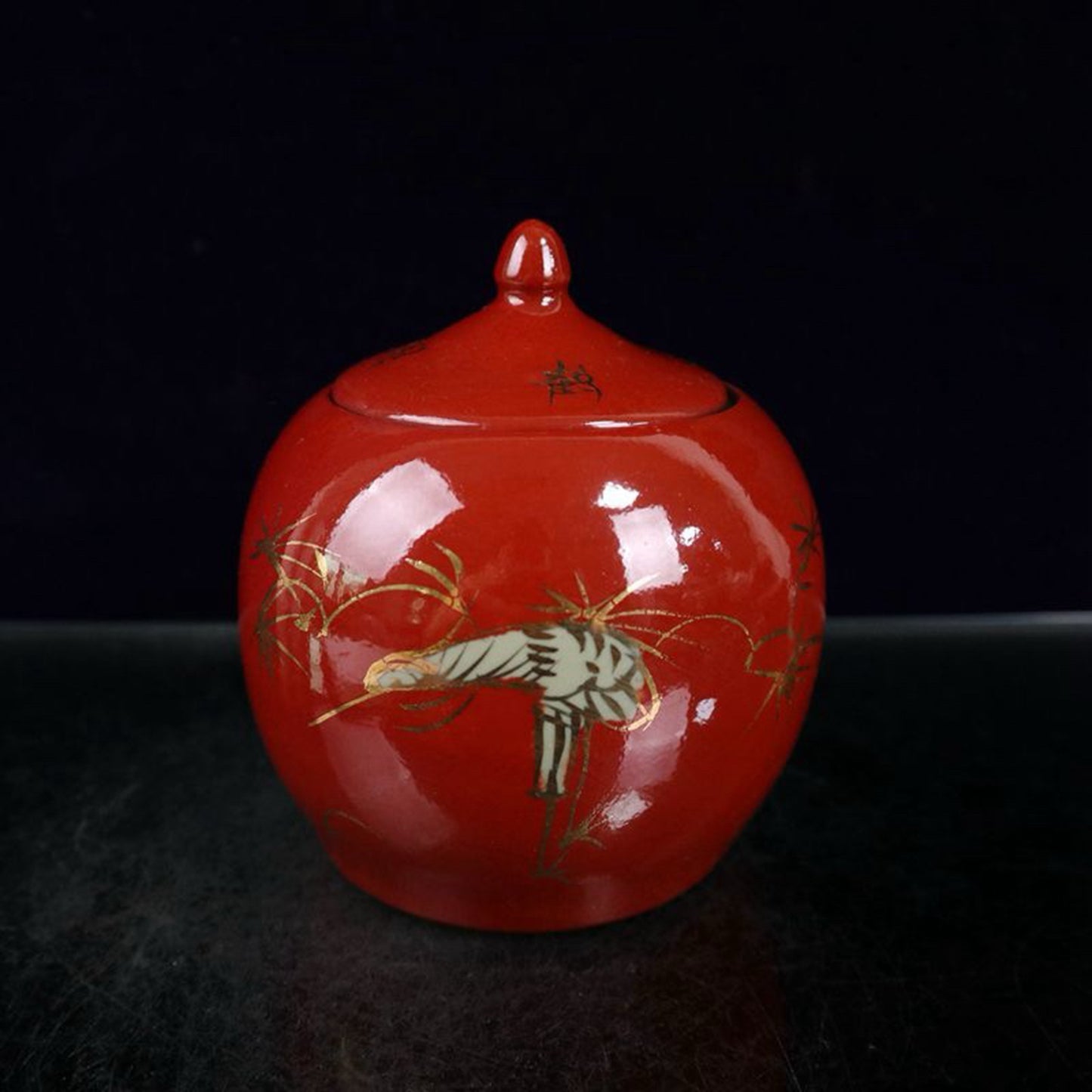 Gold painted sand red crane pattern covered jar