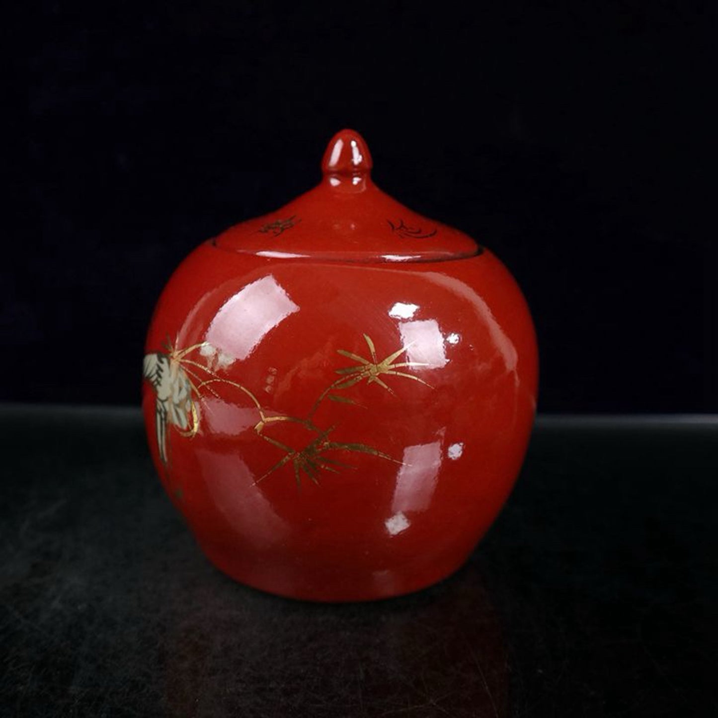 Gold painted sand red crane pattern covered jar