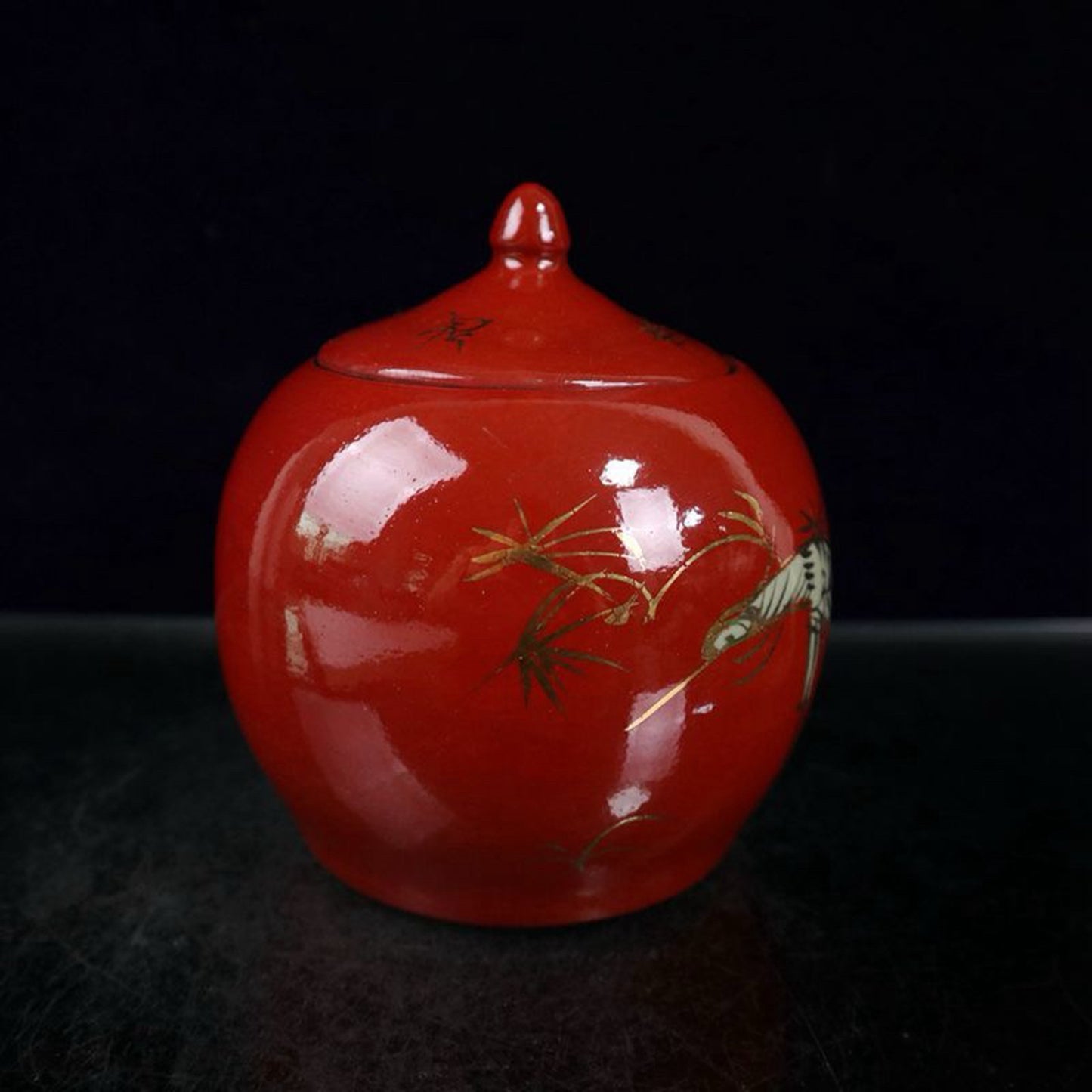 Gold painted sand red crane pattern covered jar