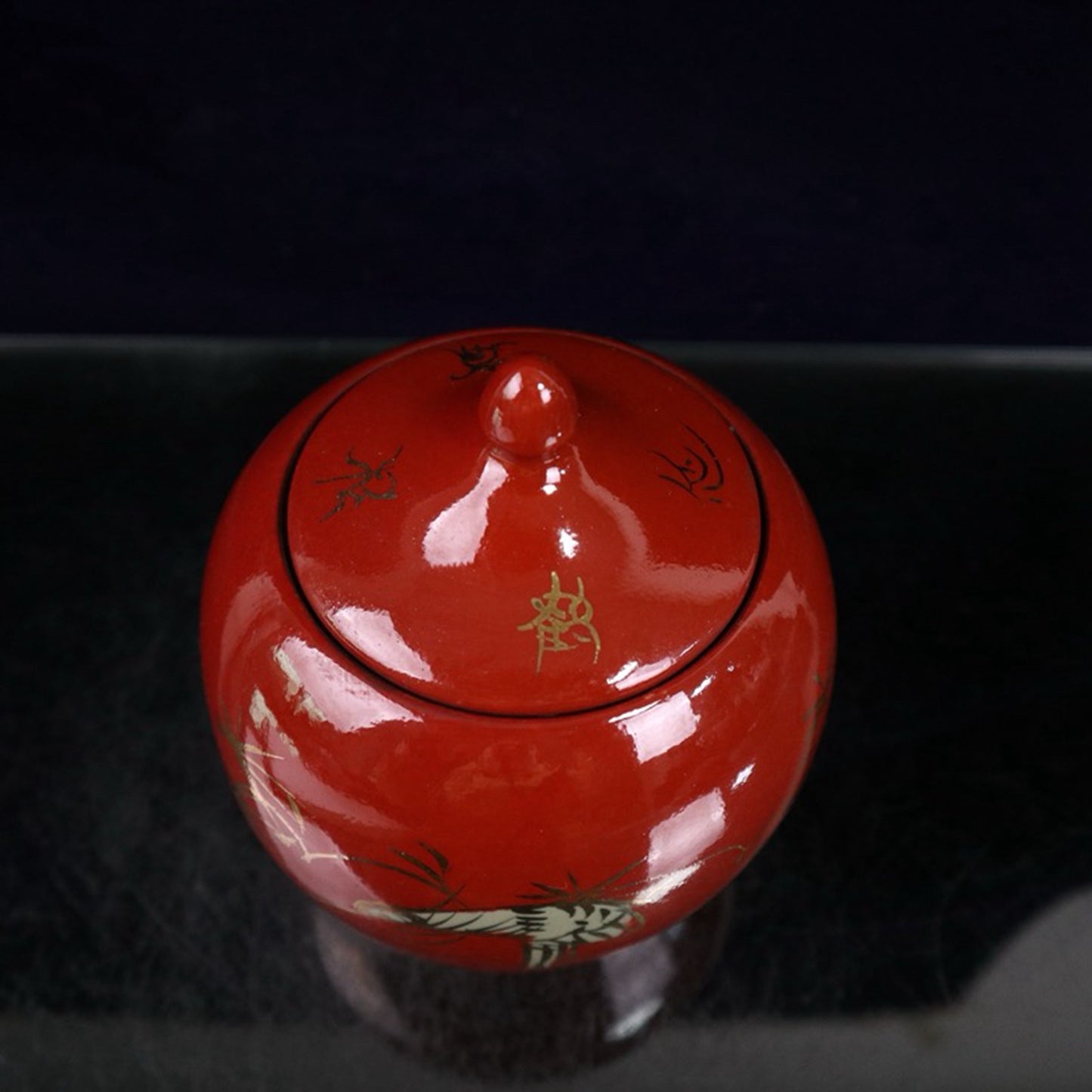 Gold painted sand red crane pattern covered jar