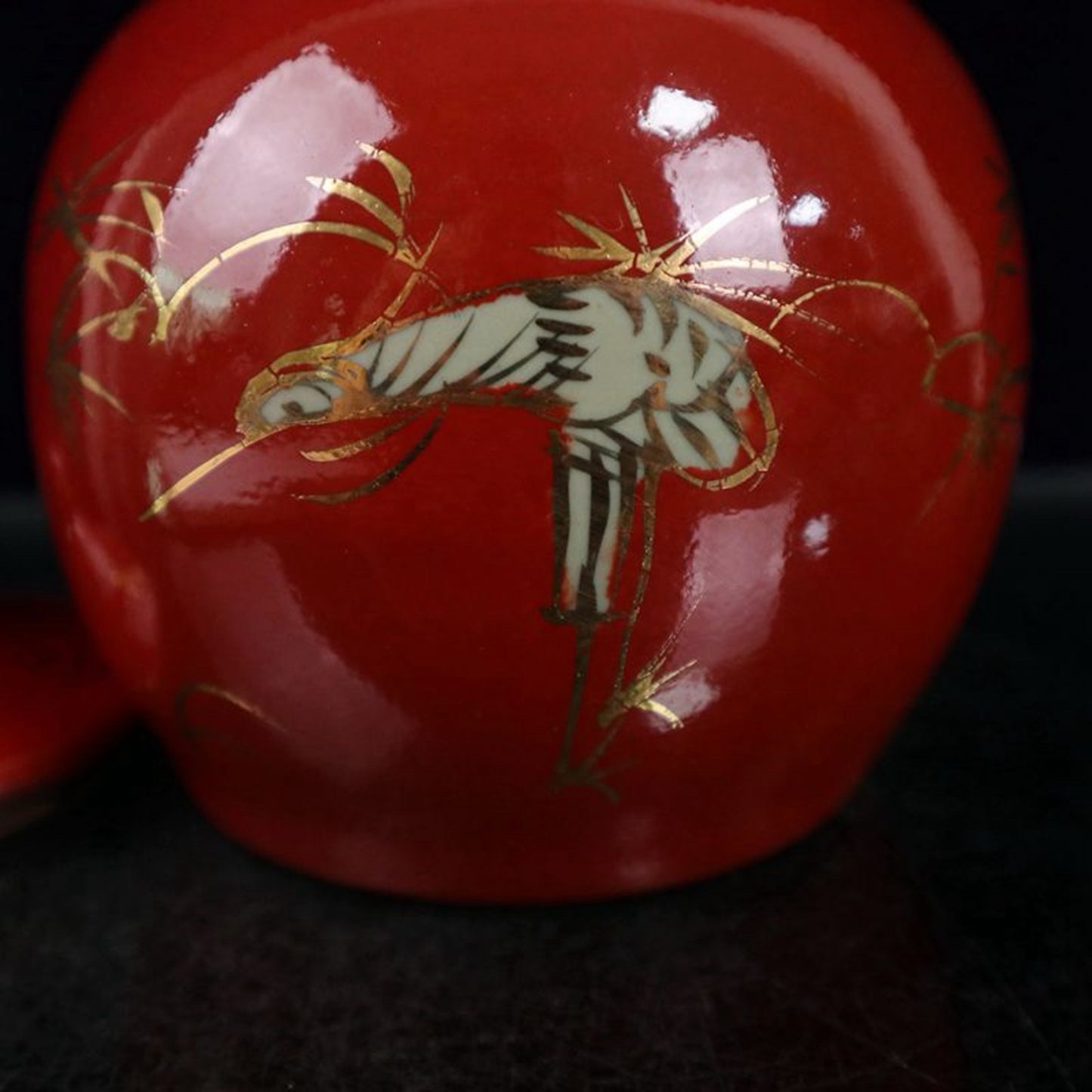 Gold painted sand red crane pattern covered jar