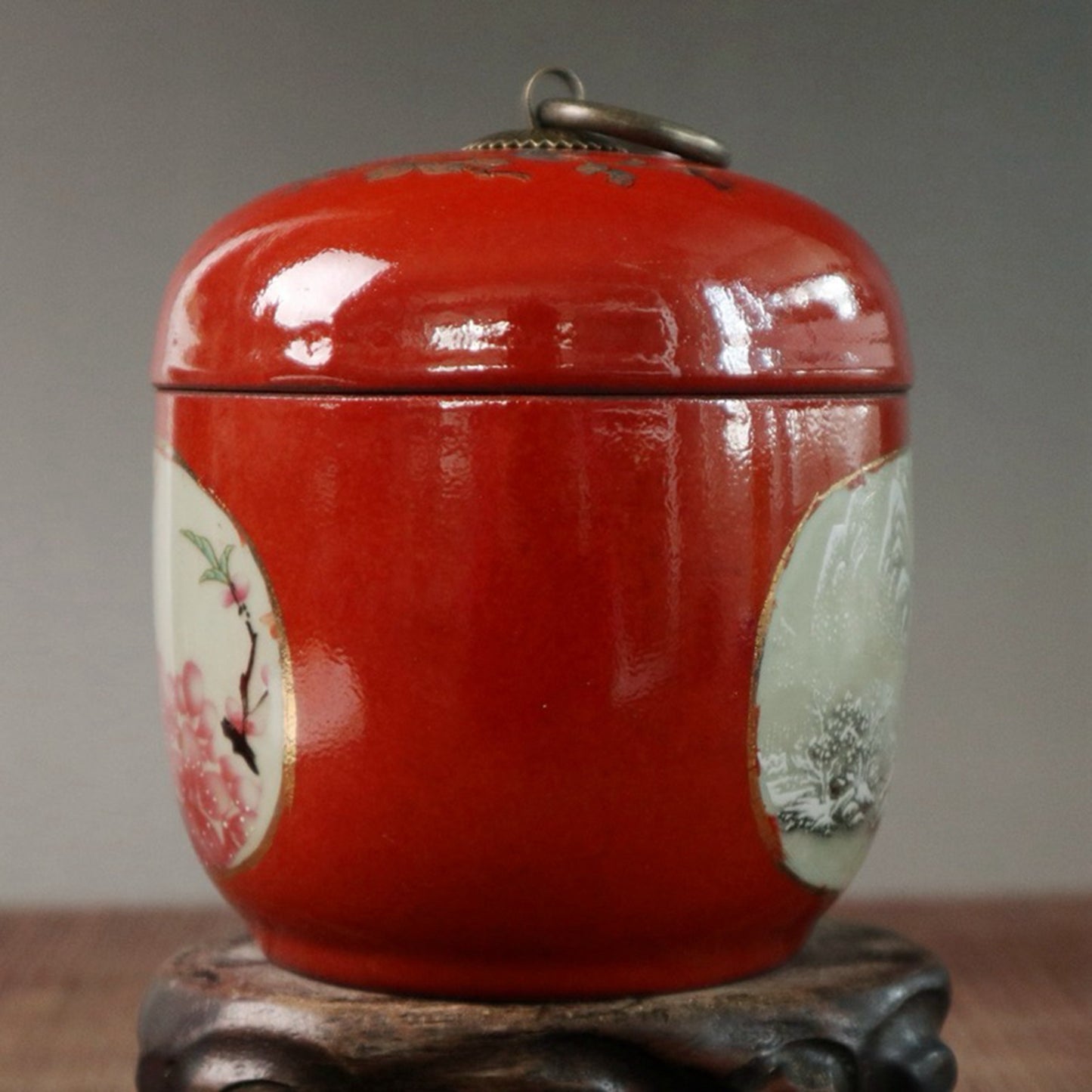 Red glazed double-sided window with flower and bird pattern lid jar