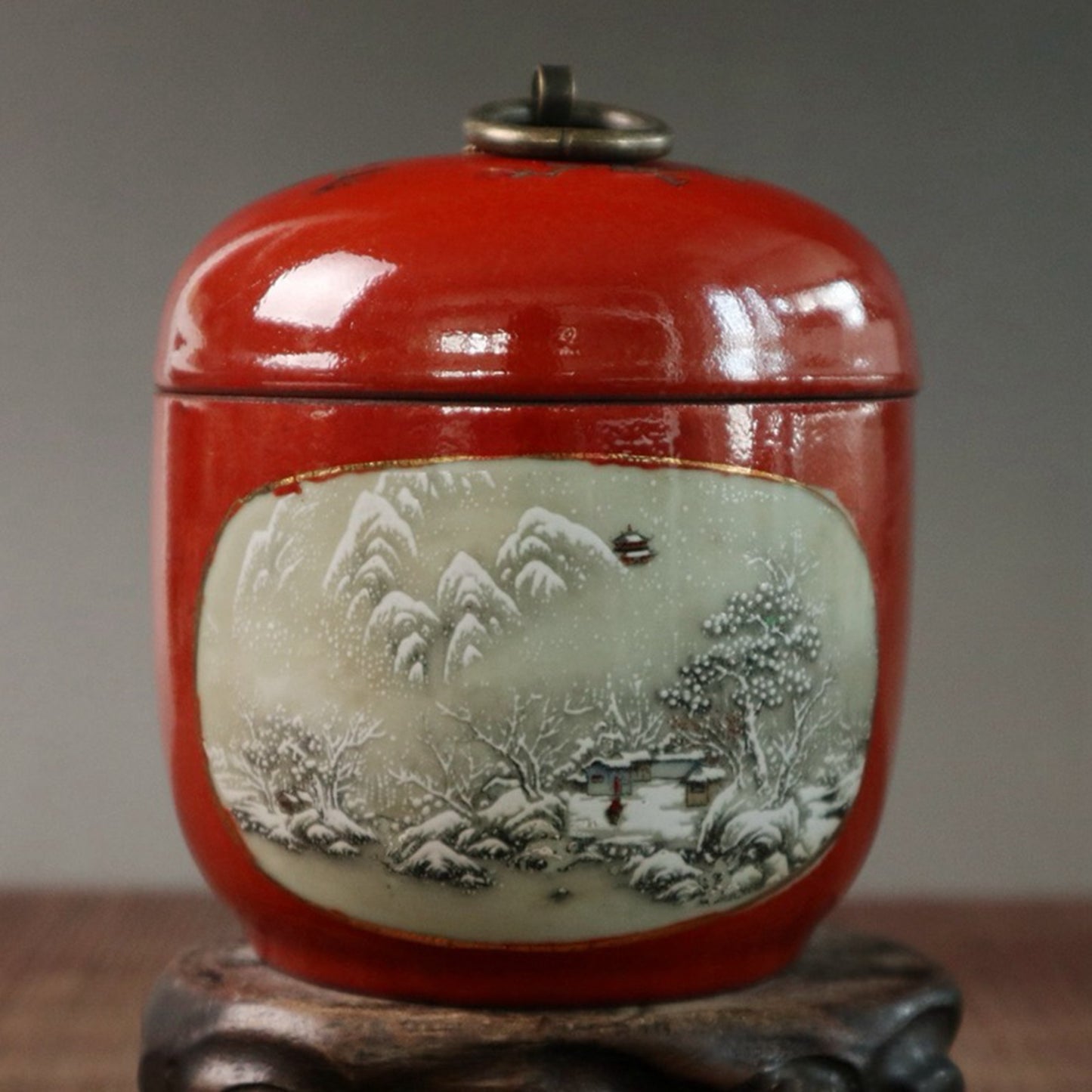 Red glazed double-sided window with flower and bird pattern lid jar