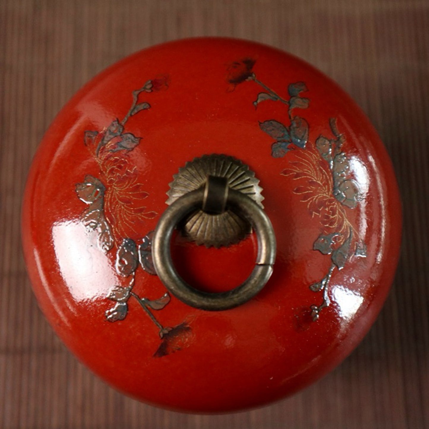 Red glazed double-sided window with flower and bird pattern lid jar